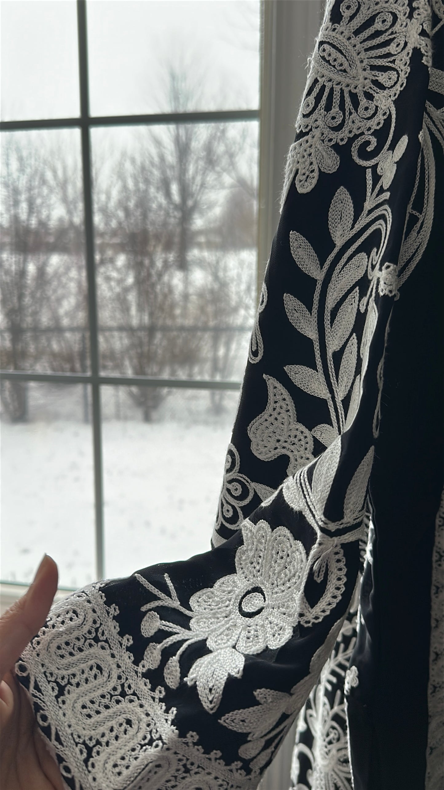 Noir Ivory Élan – Midnight Elegance Reimagined