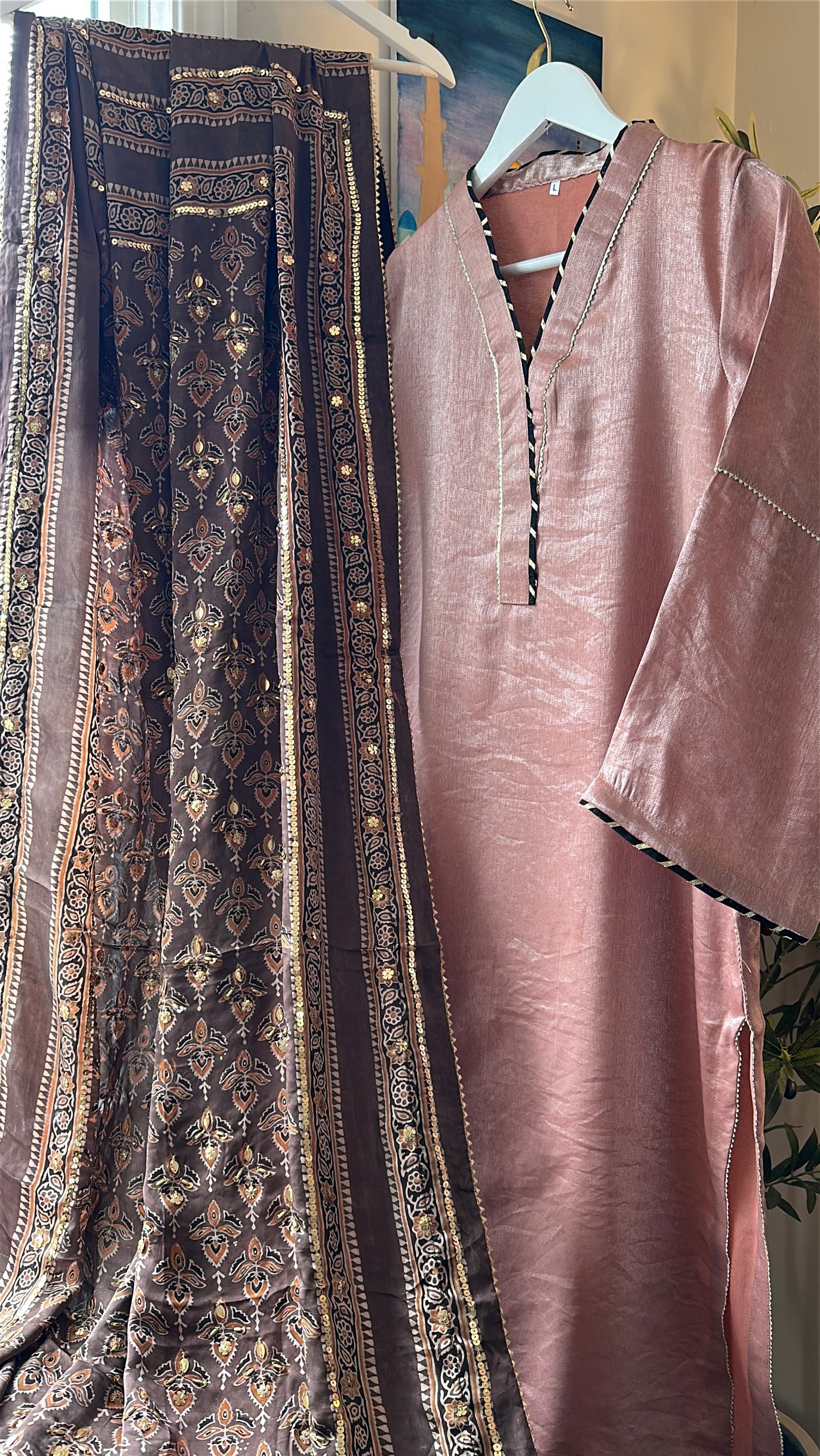 Ajrak Rosé Mehr Élan – A Soft Glow of Heritage & Grace