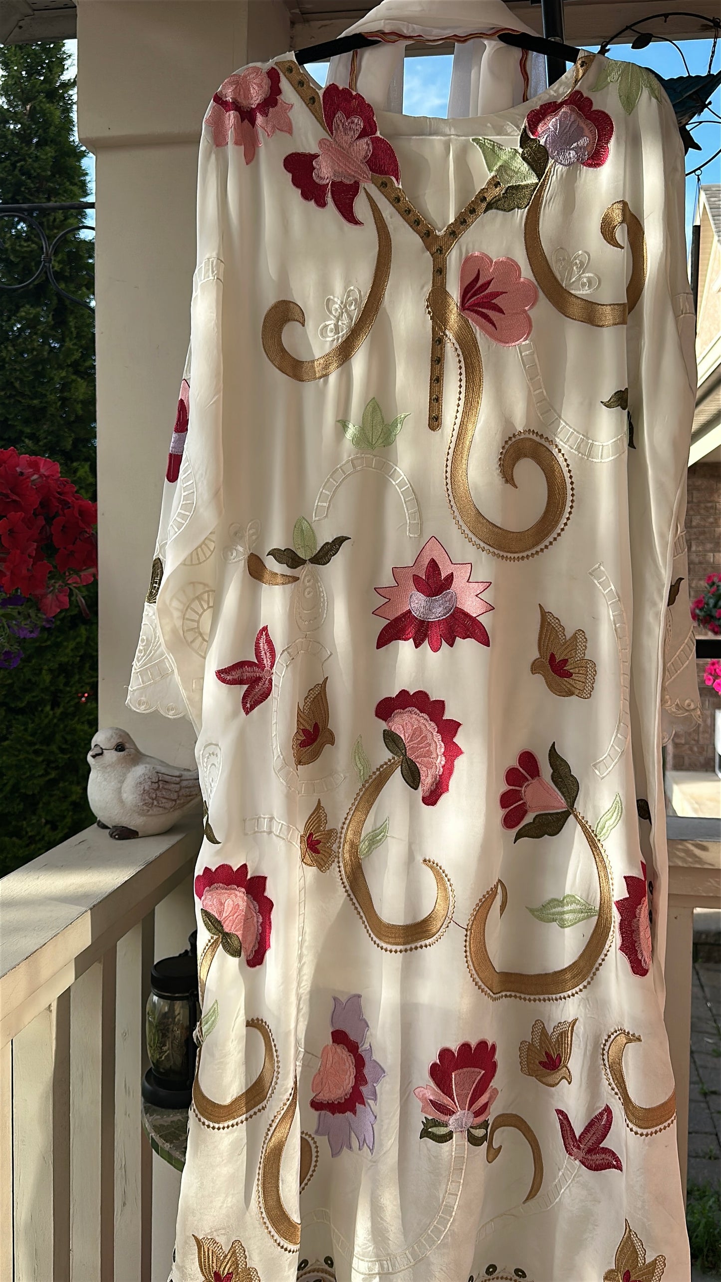 Ivory Blossom – A Garden in Bloom