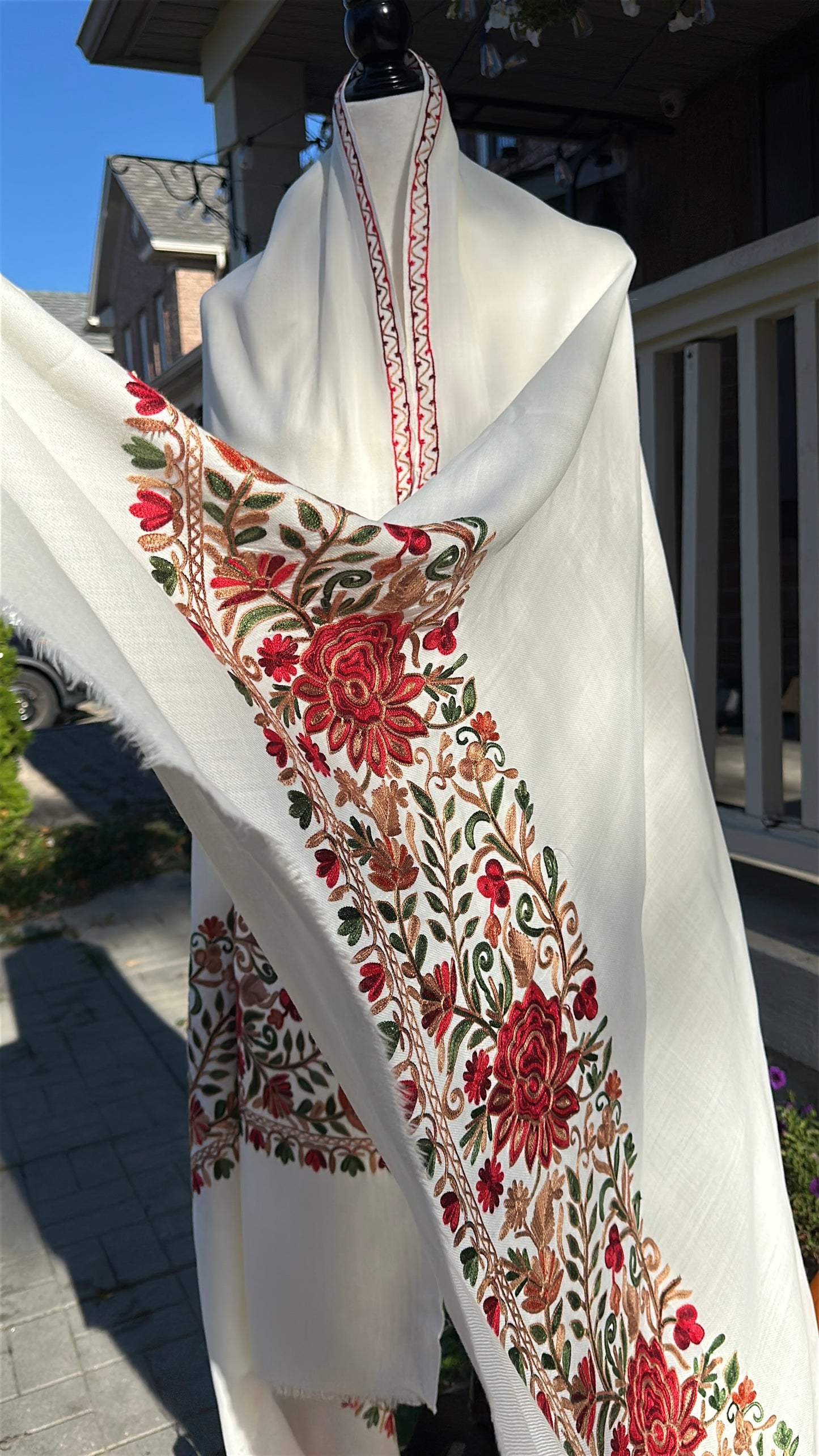 Noor-e-Ivory Shawl – A Whisper of Grace