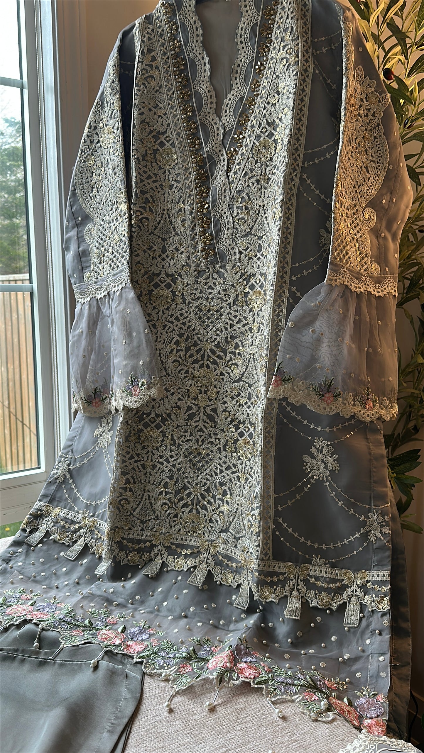 Ashen Lilac Mist – A Soft Dusk Wrapped in Elegance