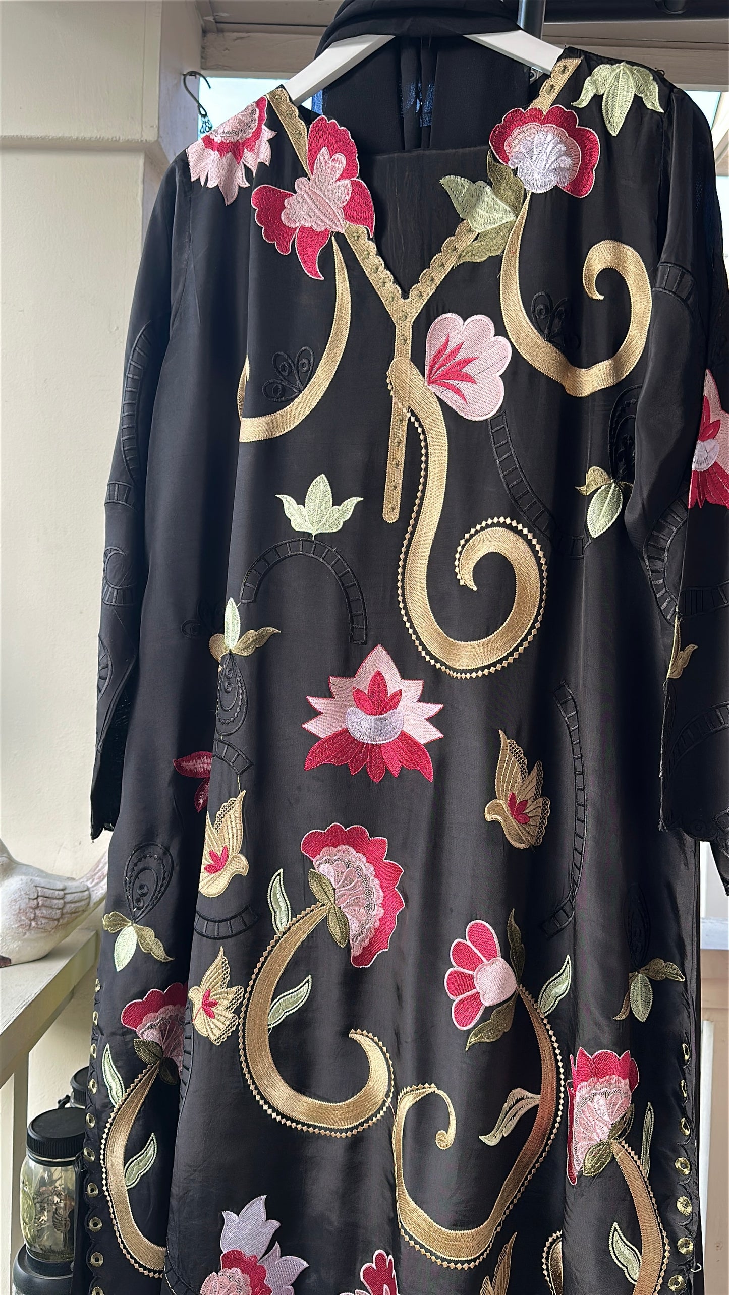 Noir Gulistan – Embroidered 3-Piece Kaftan Set