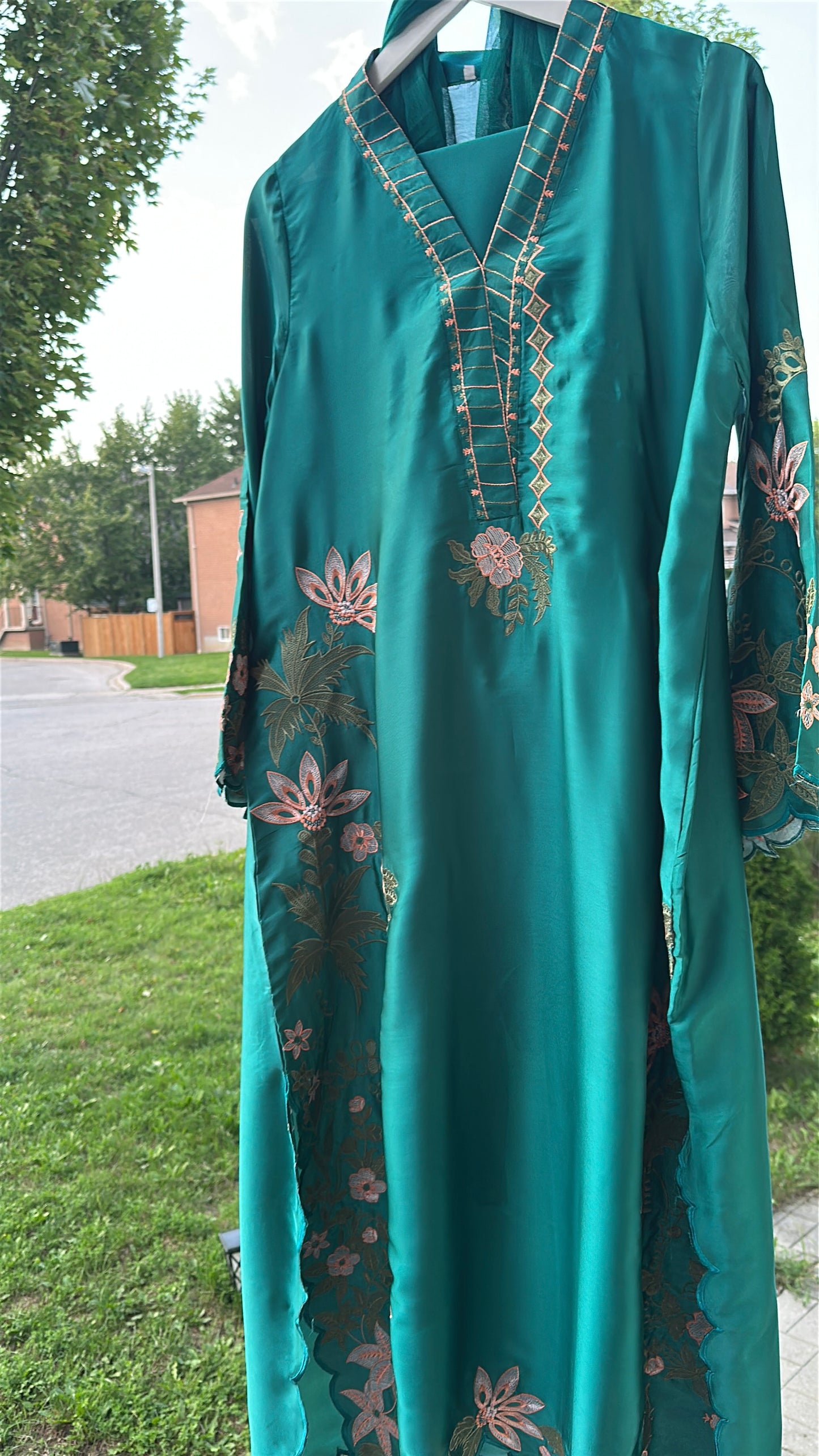 Zarveen Emerald — Jewel-Toned Silk Kaftan Set