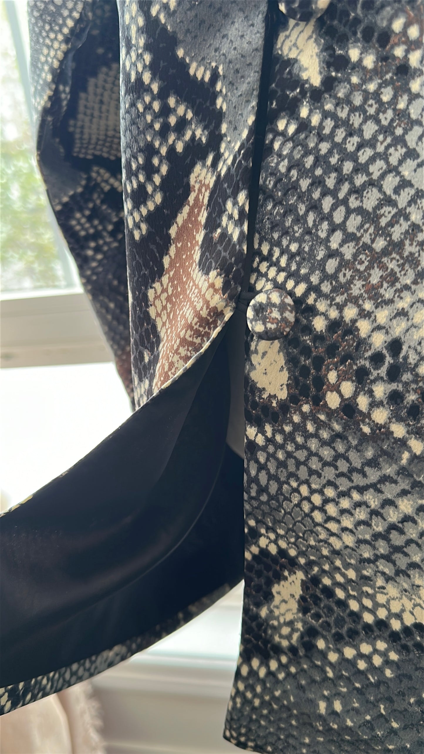 Midnight Eclipse – Silk Snake-Print Front-Open Coat