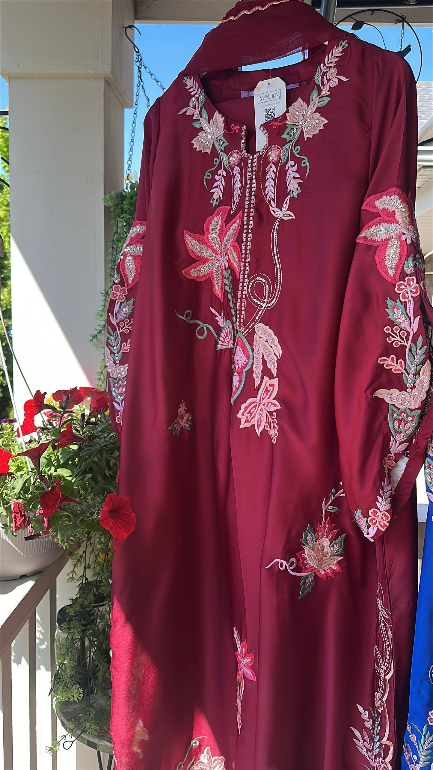 ❤️ Ruby Veil Élan – Deep Tones, Timeless Glamour