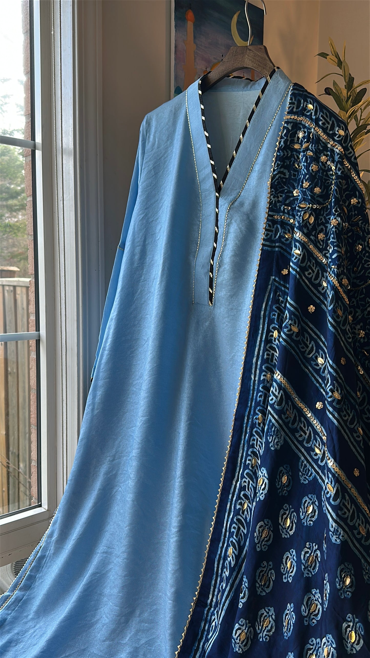 Aabshaar Ajrak Élan – Flowing Grace in Timeless Blue