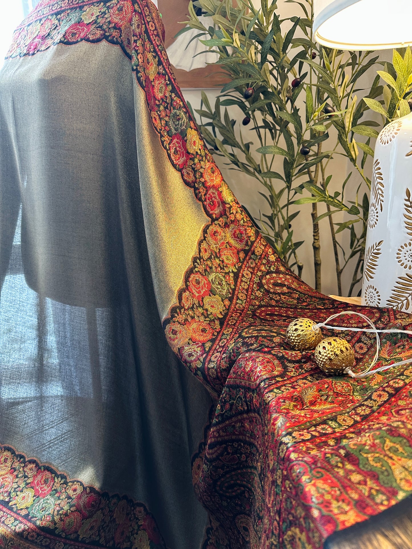 Zarkai Mahtaab – Moonlit Kani Pashmina Shawl