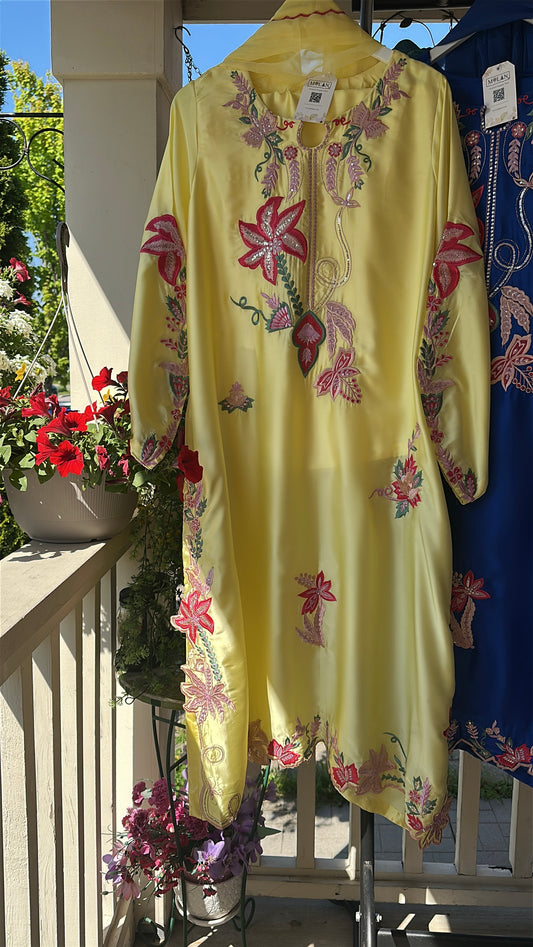 💛 Saffron Bloom Élan – Sunshine Wrapped in Elegance