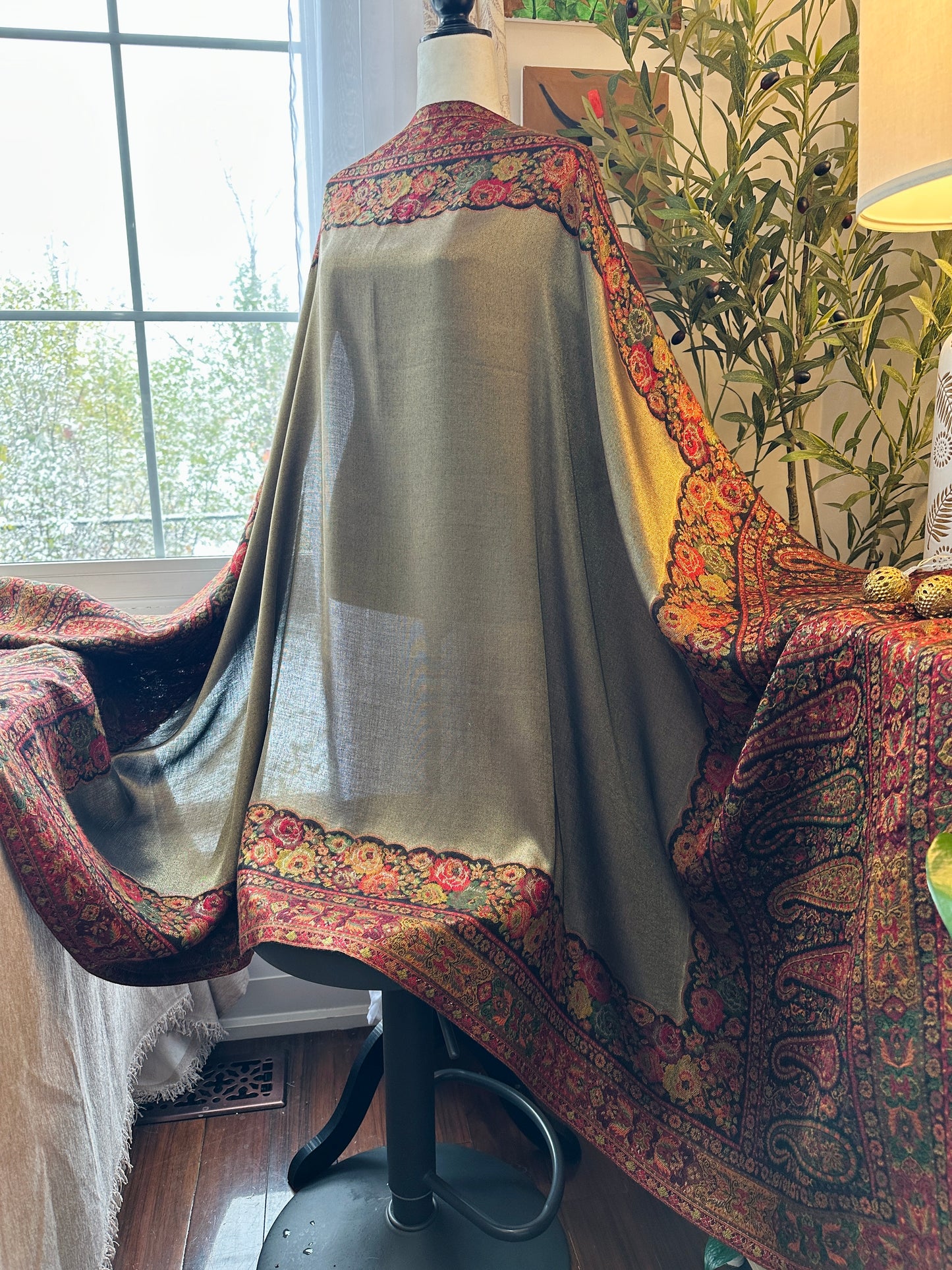 Zarkai Mahtaab – Moonlit Kani Pashmina Shawl