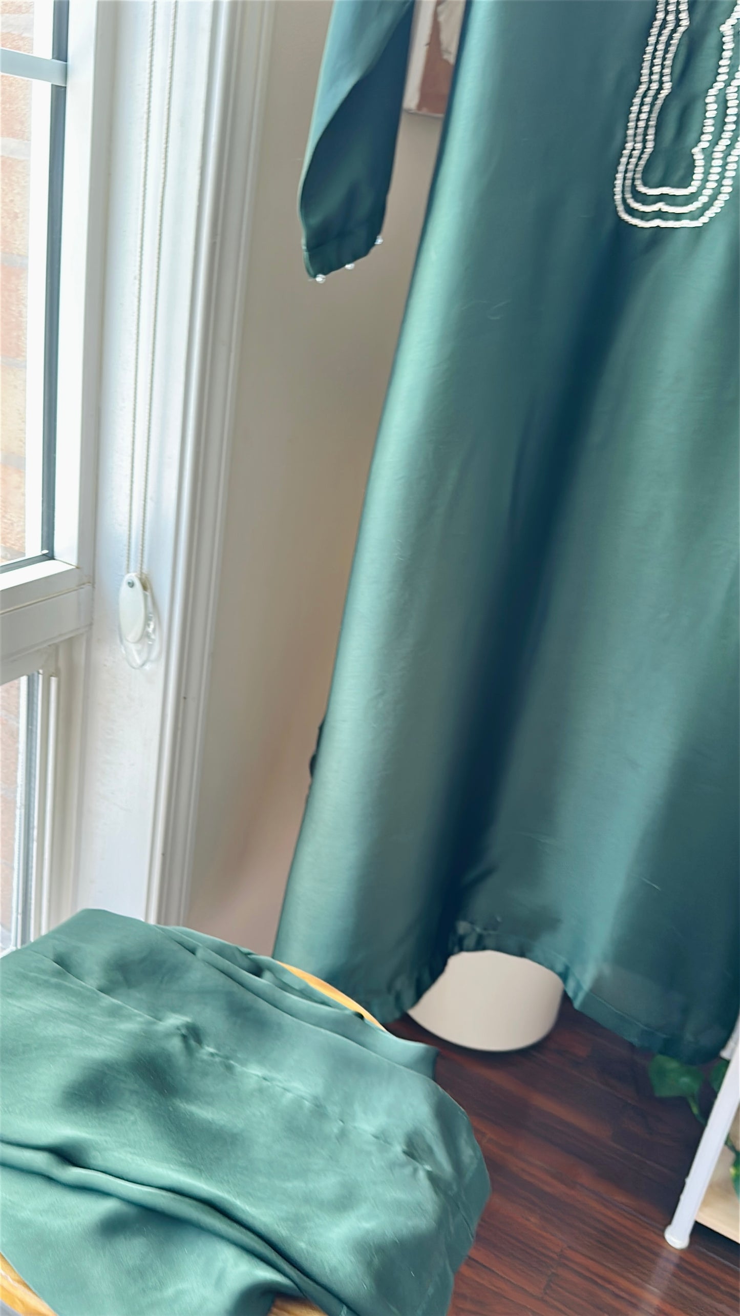 Emerald Nocturne – A Whisper of Regal Radiance