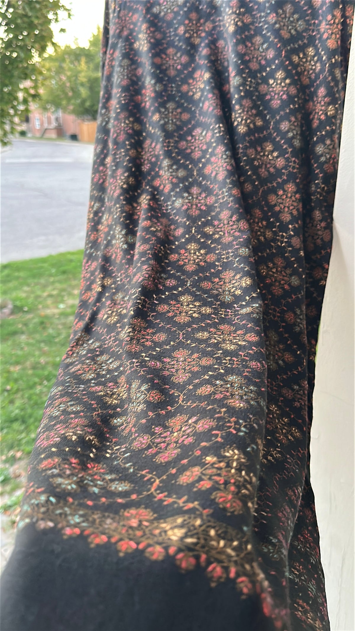 Gul-e-Meher Black Pashmina Kaftan – Embroidered