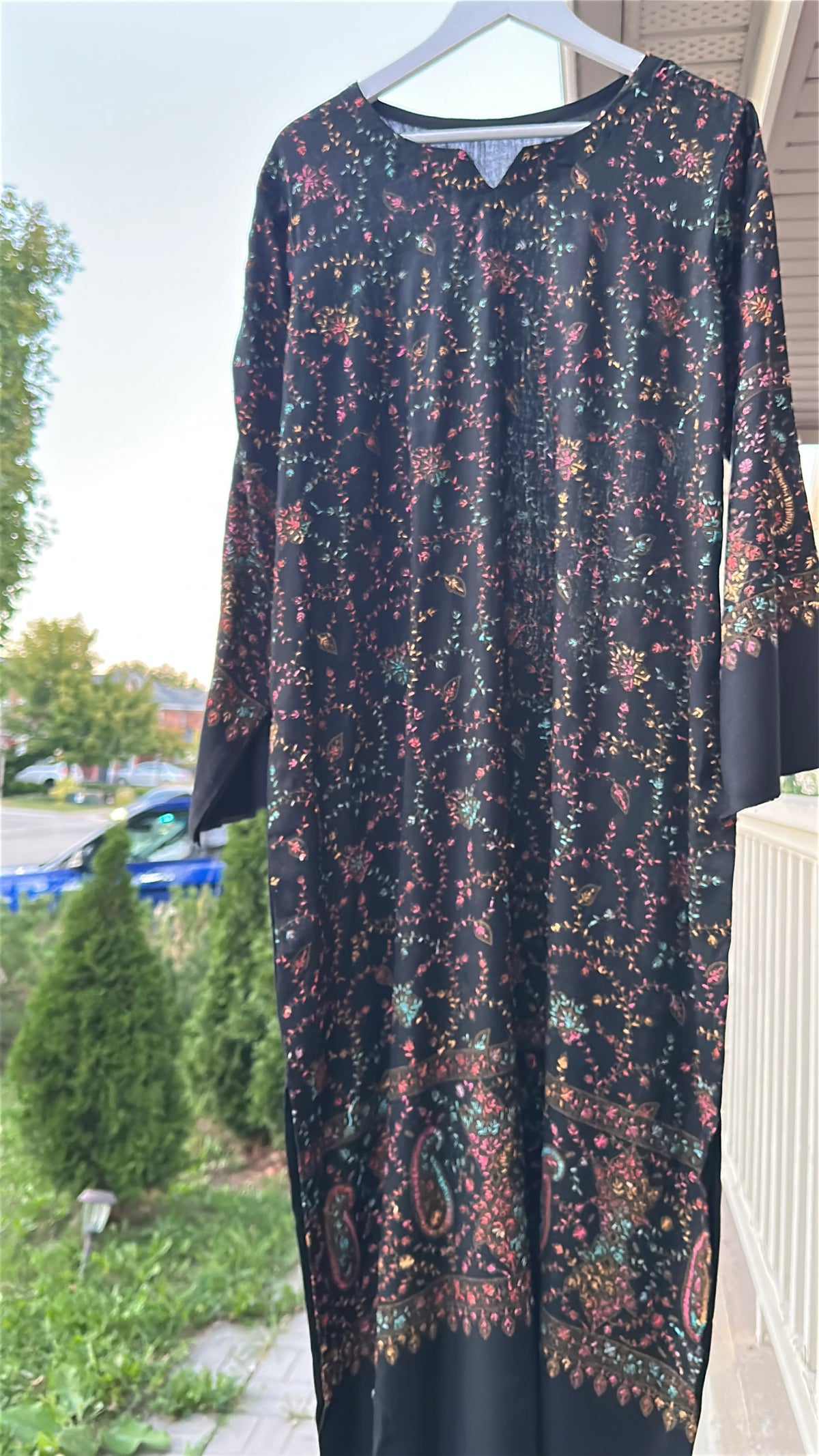 Rang-e-Shab Black Pashmina Kaftan – Embroidered