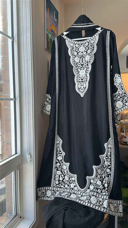 Noor-e-Layl – Midnight Pearl Elegance