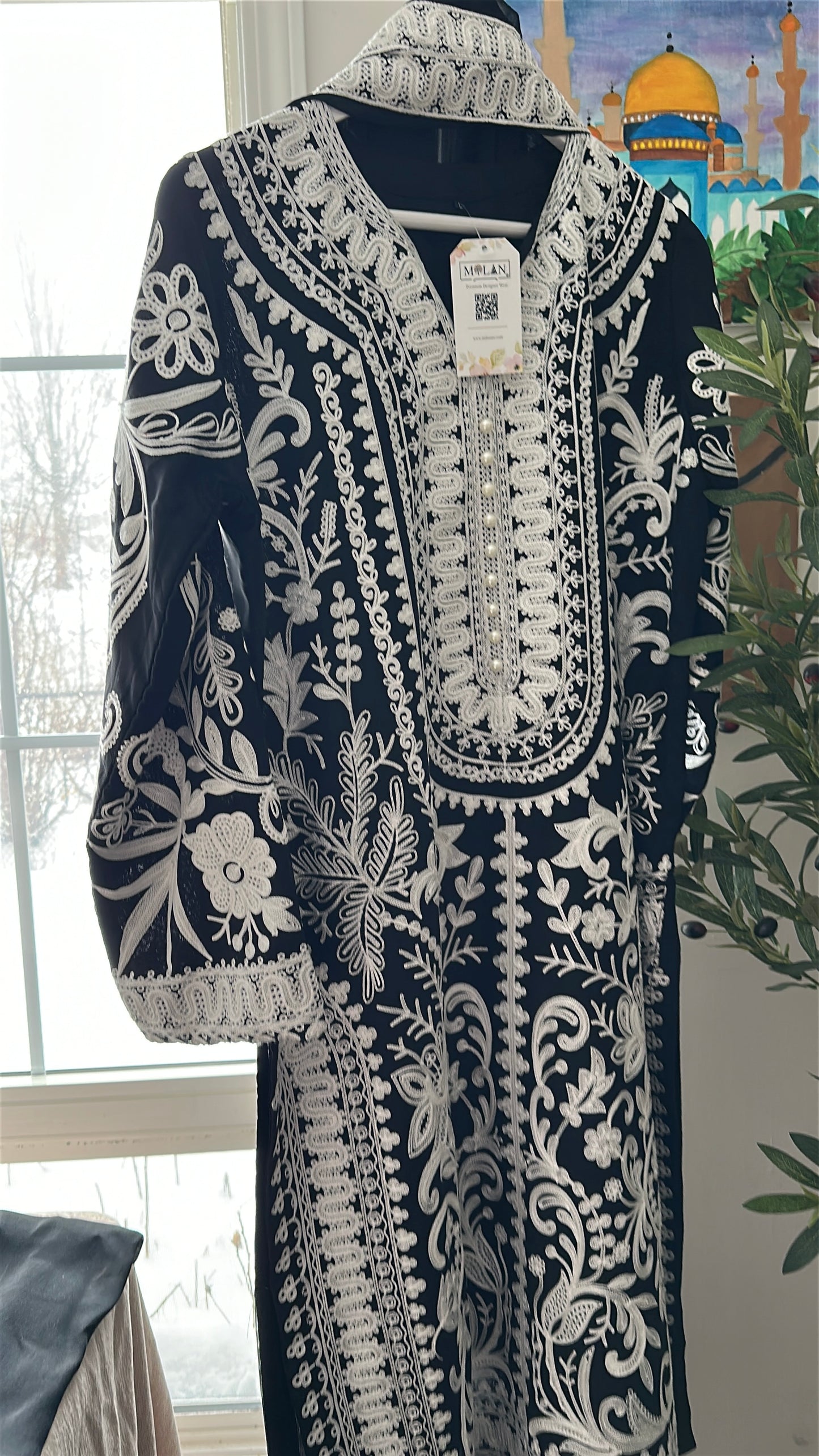 Noir Ivory Élan – Midnight Elegance Reimagined