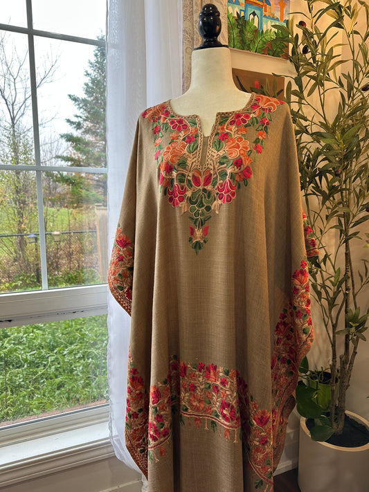 Sahara-e-Gulaab – Timeless Pashmina Poncho