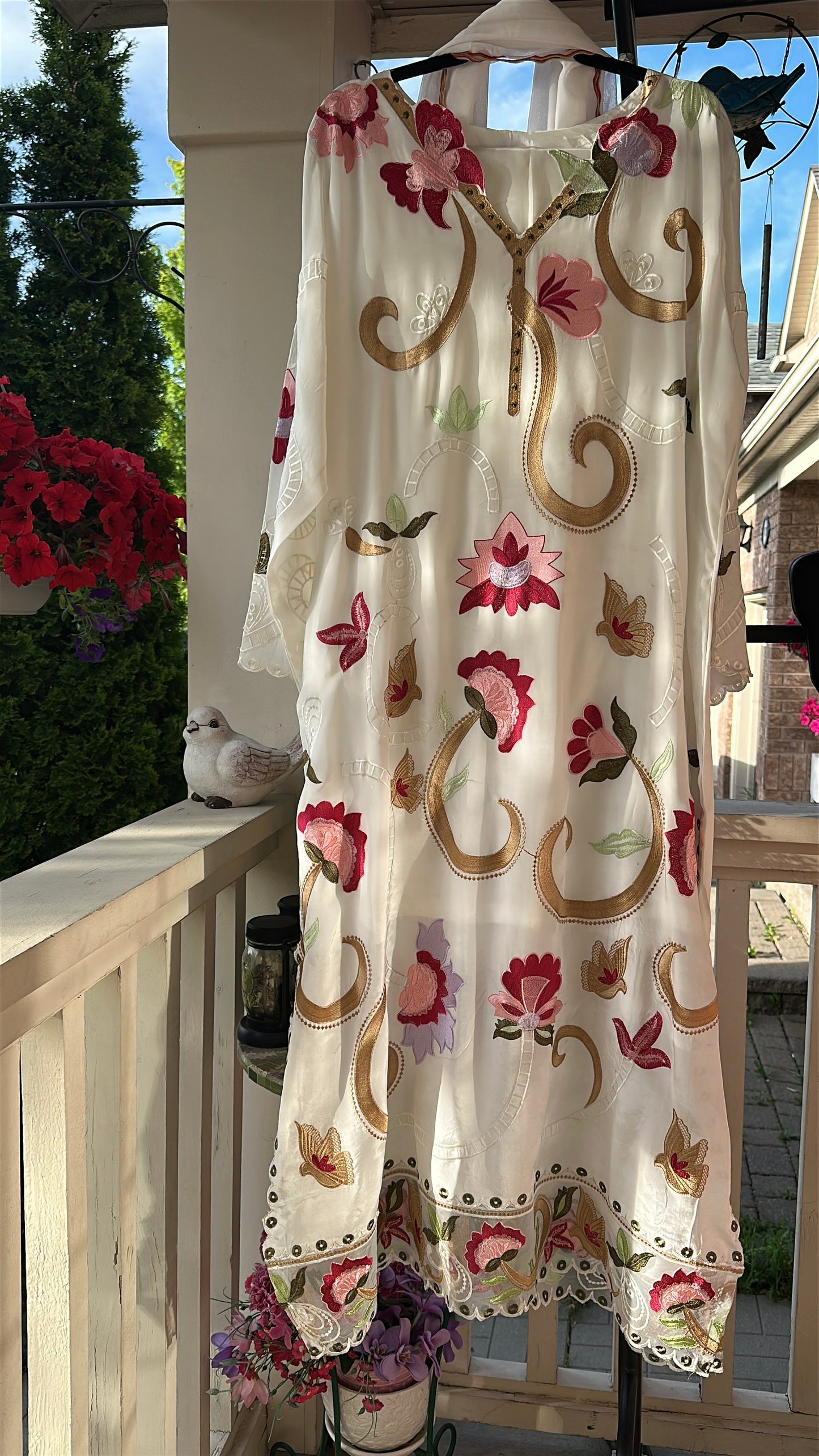 Ivory Blossom – A Garden in Bloom