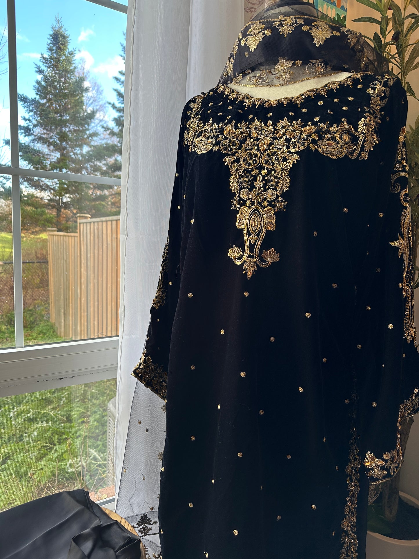 Zewar-e-Siyah – Jewels on Midnight Black