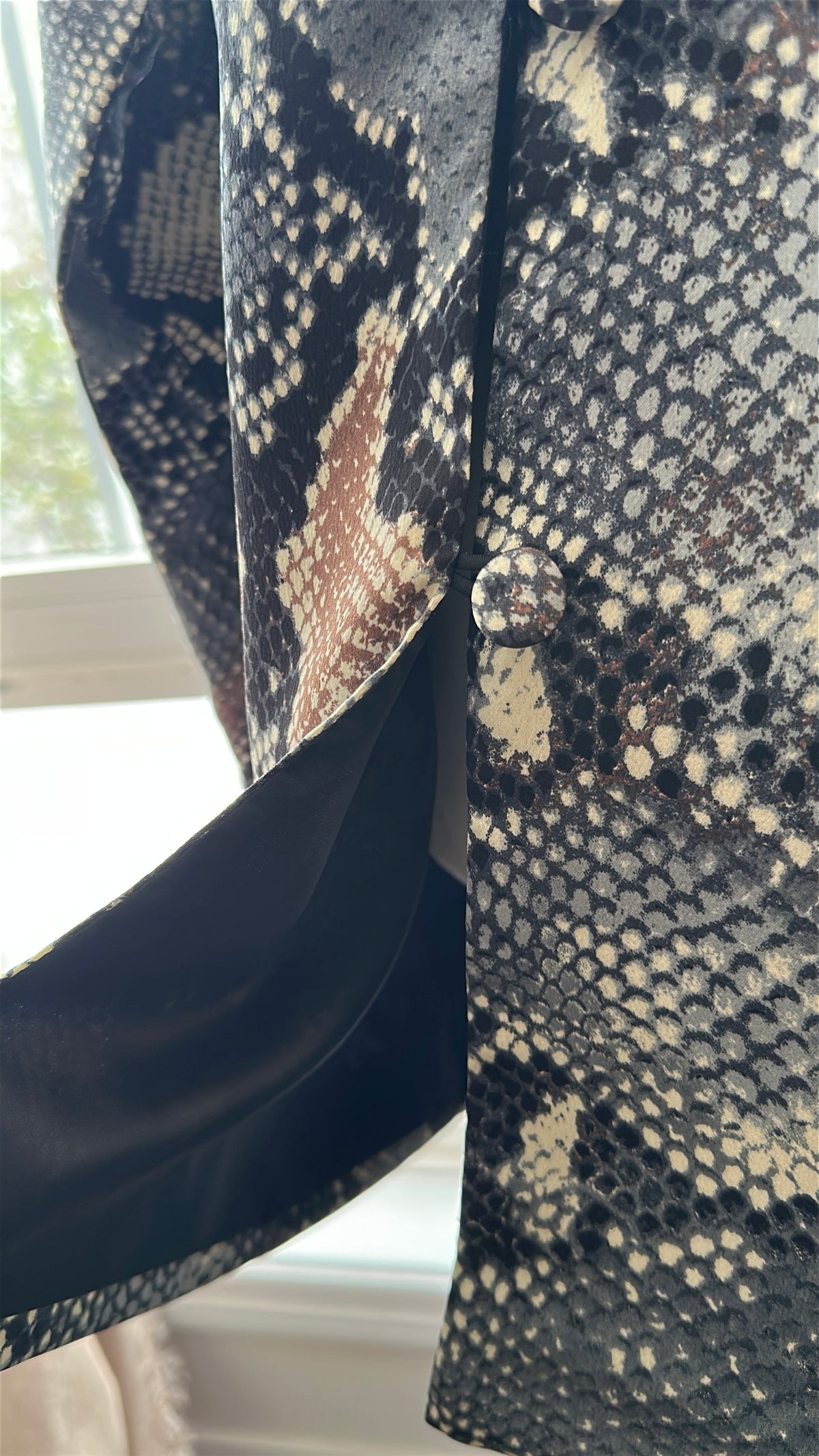 Midnight Eclipse – Silk Snake-Print Front-Open Coat