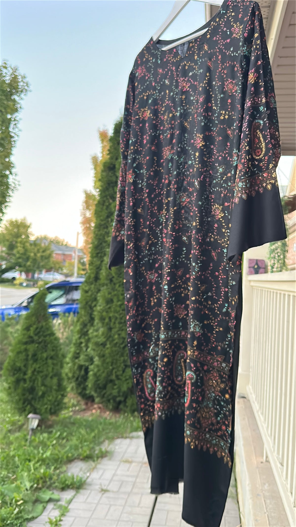 Rang-e-Shab Black Pashmina Kaftan – Embroidered