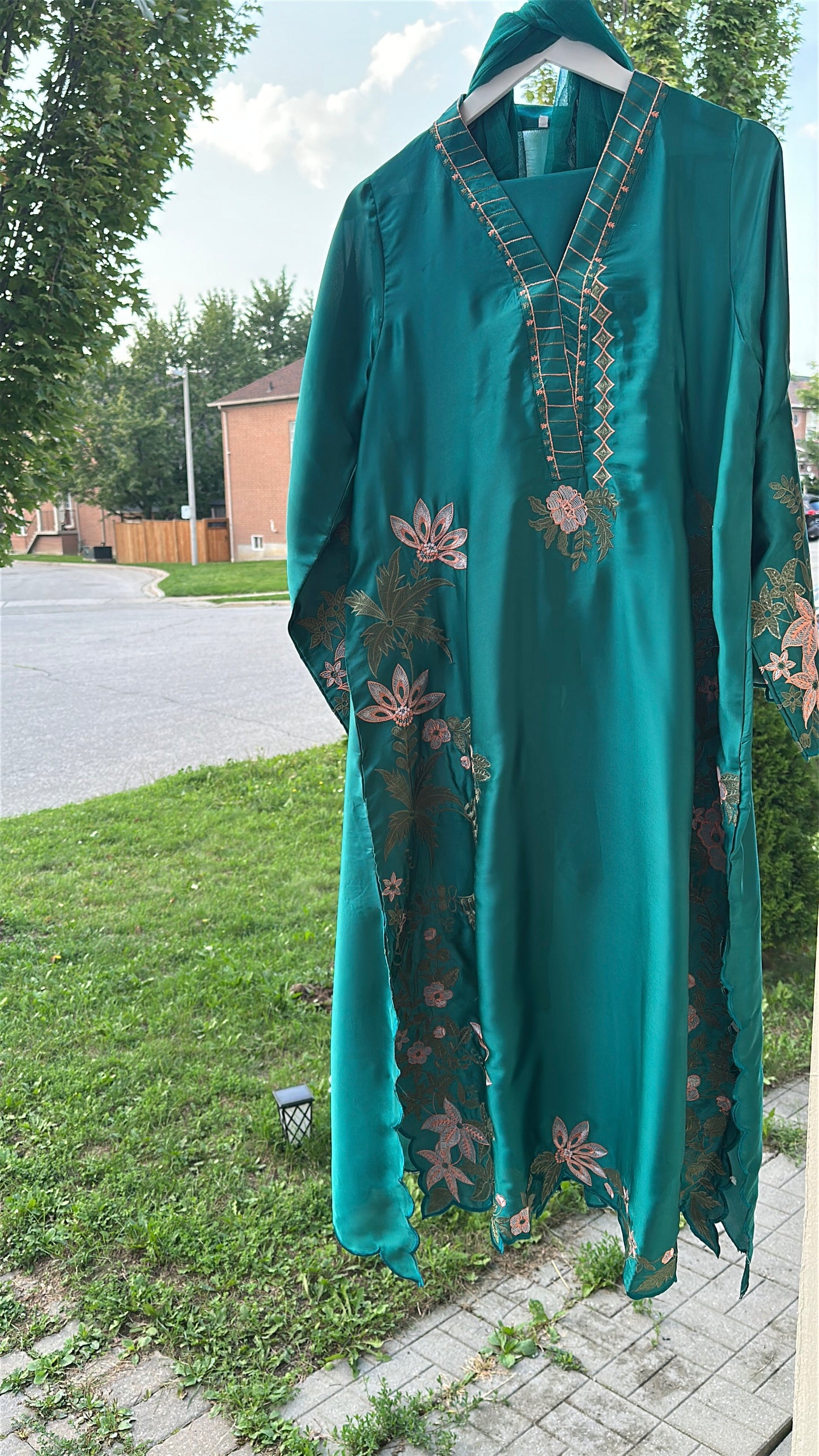 Zarveen Emerald — Jewel-Toned Silk Kaftan Set