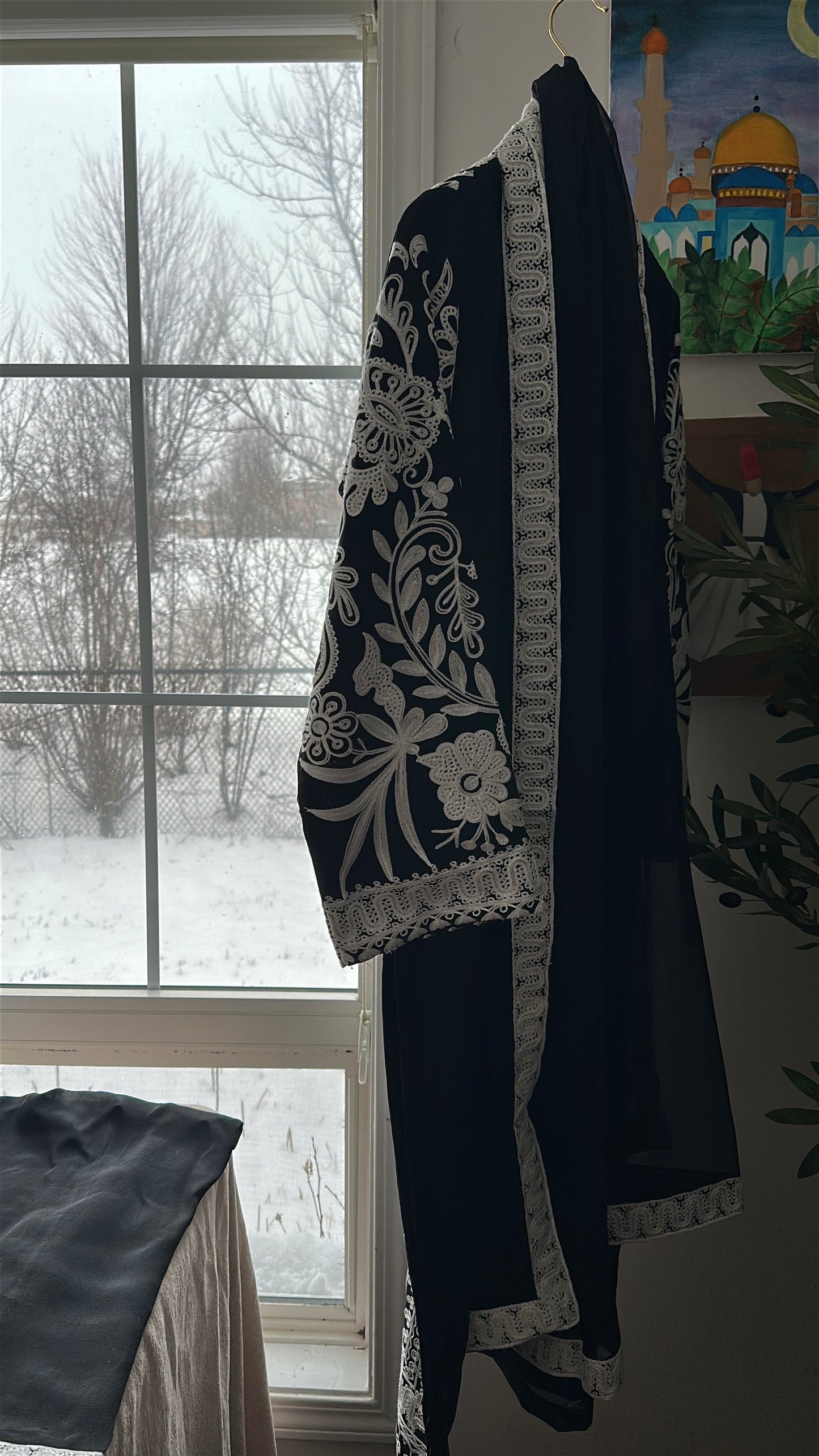 Noir Ivory Élan – Midnight Elegance Reimagined