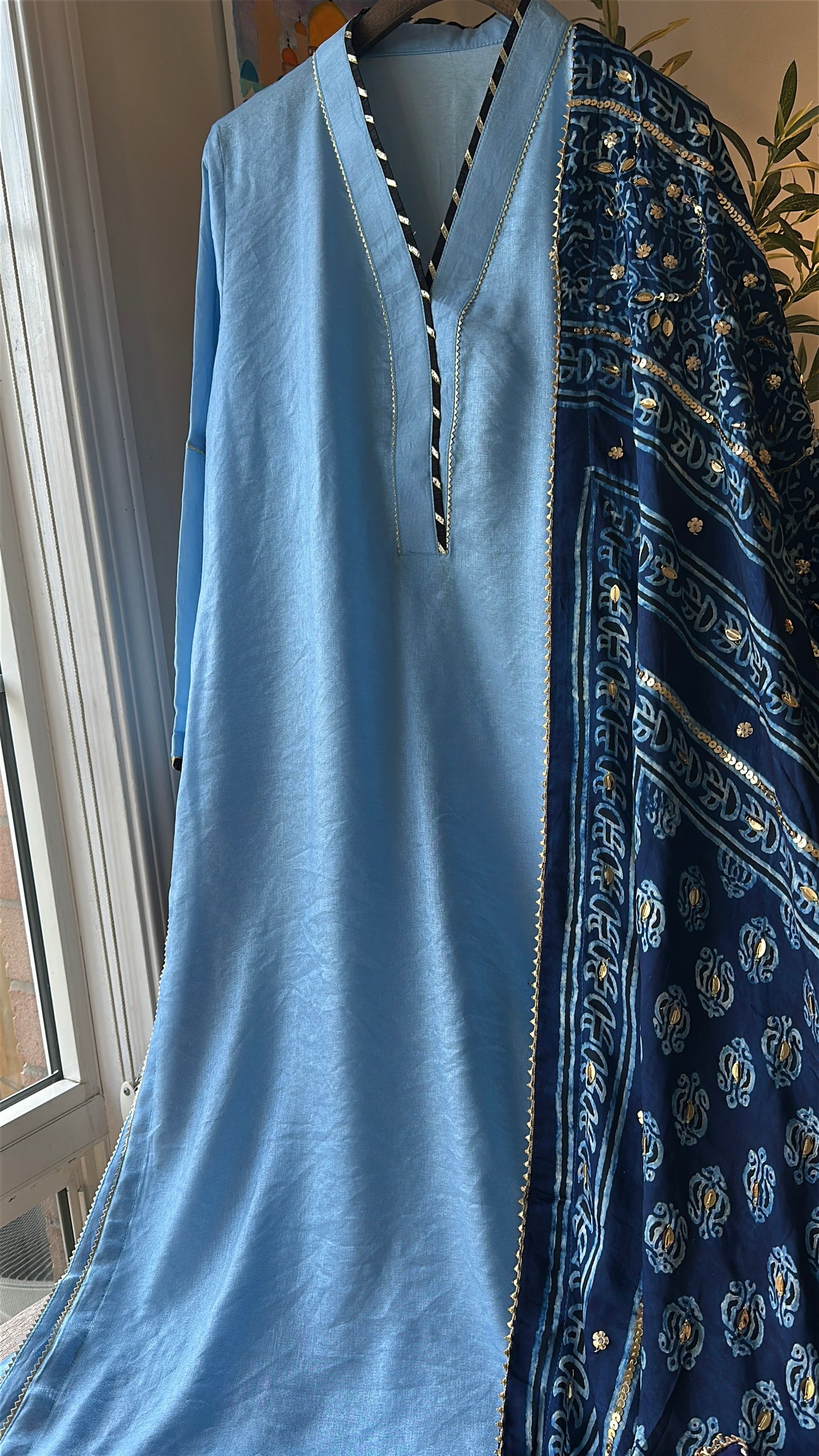 Aabshaar Ajrak Élan – Flowing Grace in Timeless Blue