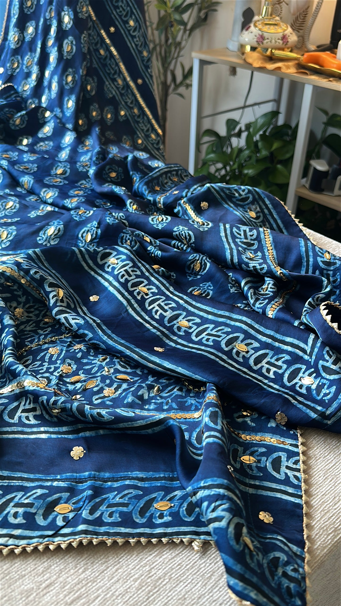 Aabshaar Ajrak Élan – Flowing Grace in Timeless Blue
