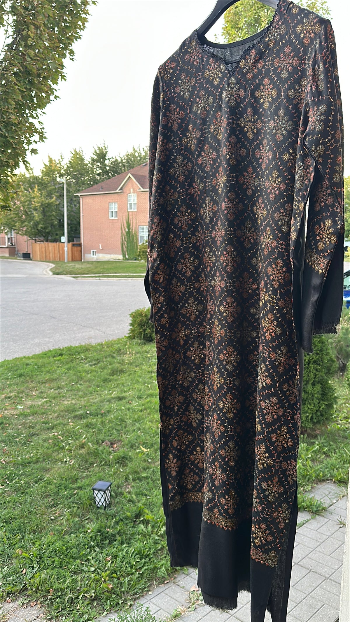 Gul-e-Meher Black Pashmina Kaftan – Embroidered