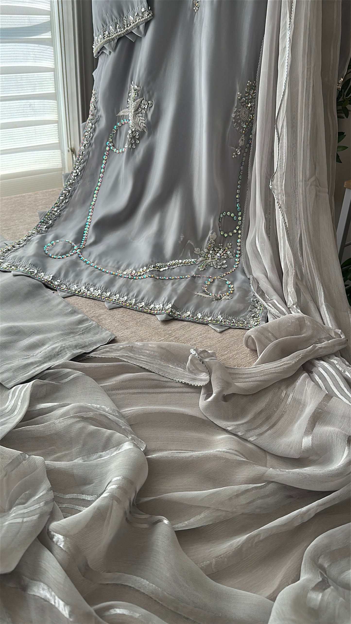 Lunar Mist Élan – Soft Glamour in Every Detail