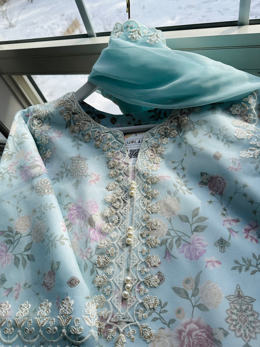 Noor-e-Baraf – An Icy Fairytale Bloom