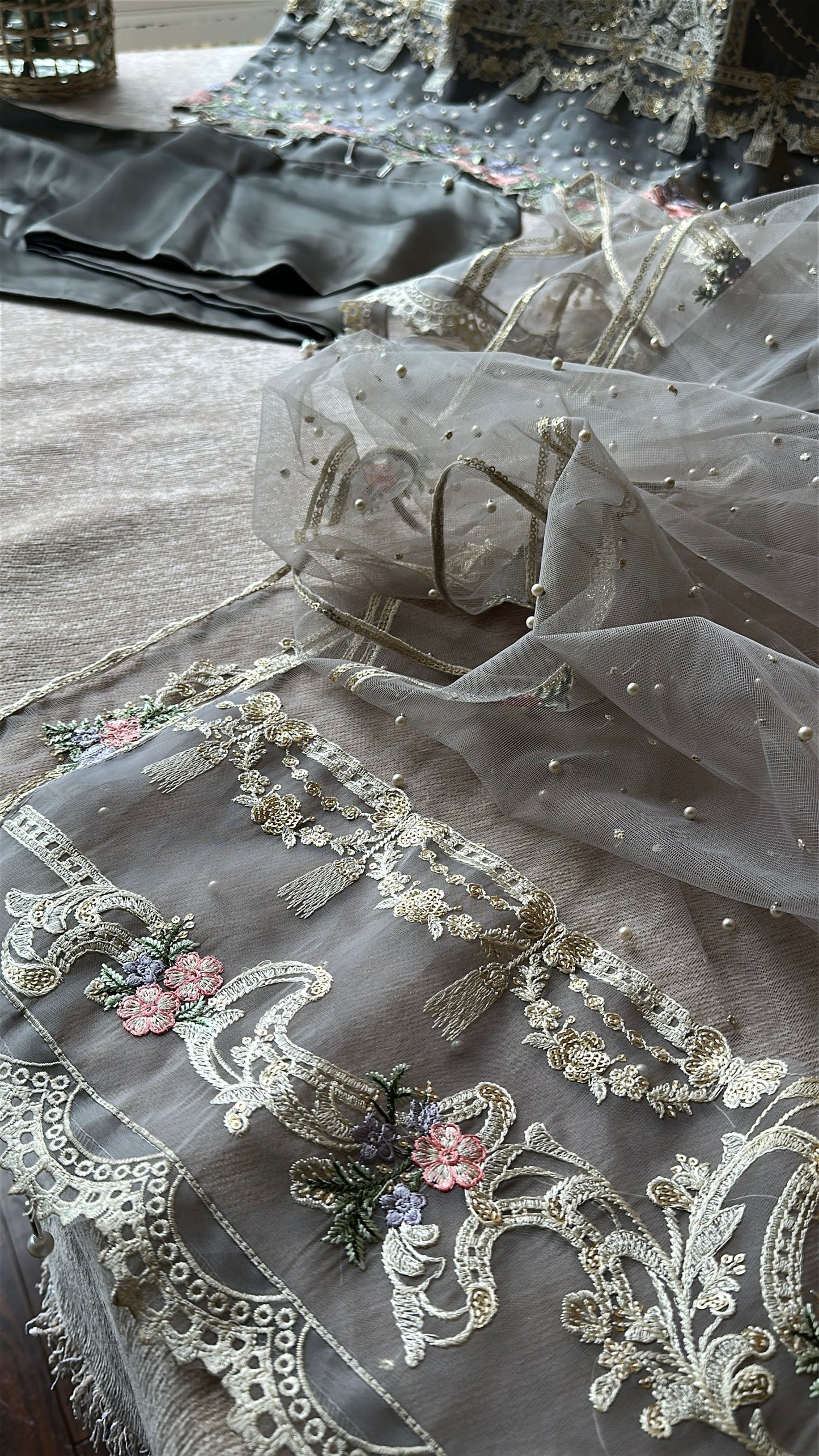 Ashen Lilac Mist – A Soft Dusk Wrapped in Elegance