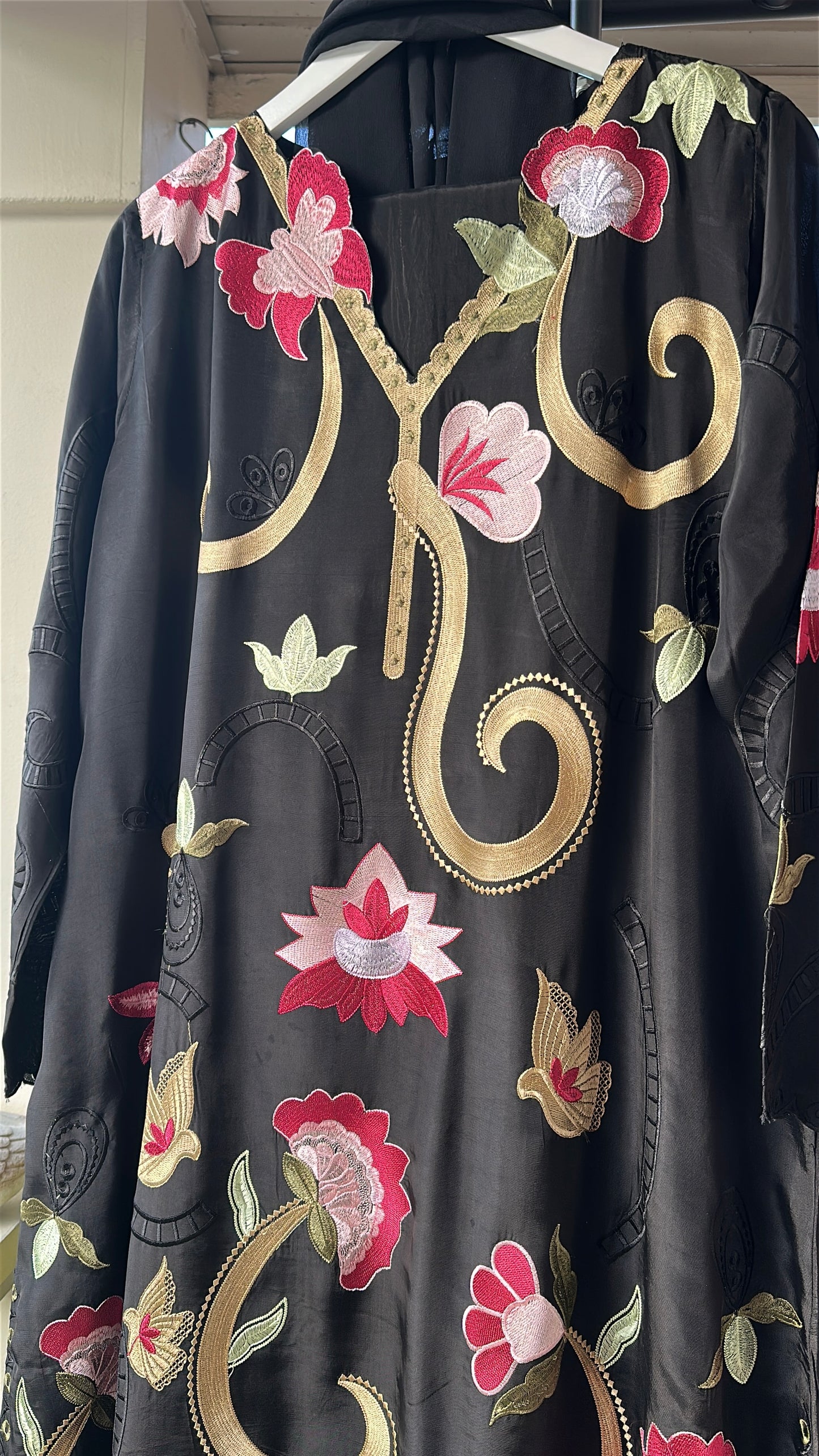 Noir Gulistan – Embroidered 3-Piece Kaftan Set