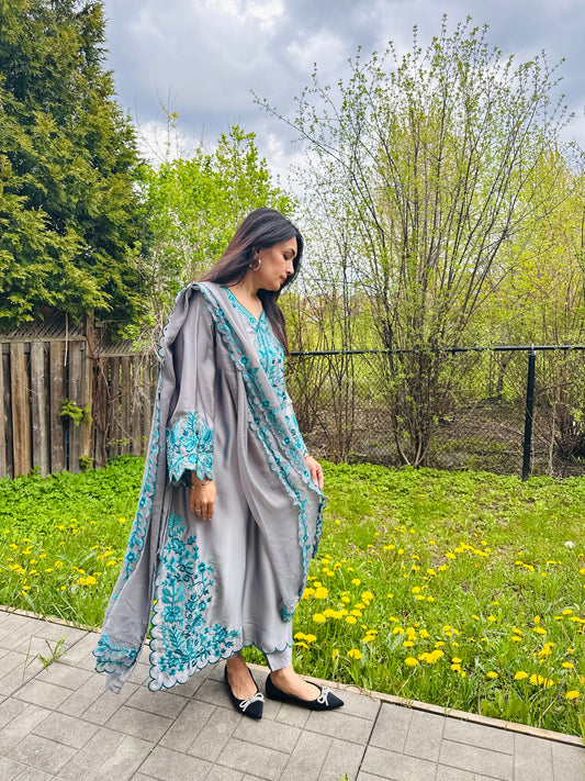 Frosted Noor Élan – kaftan Set