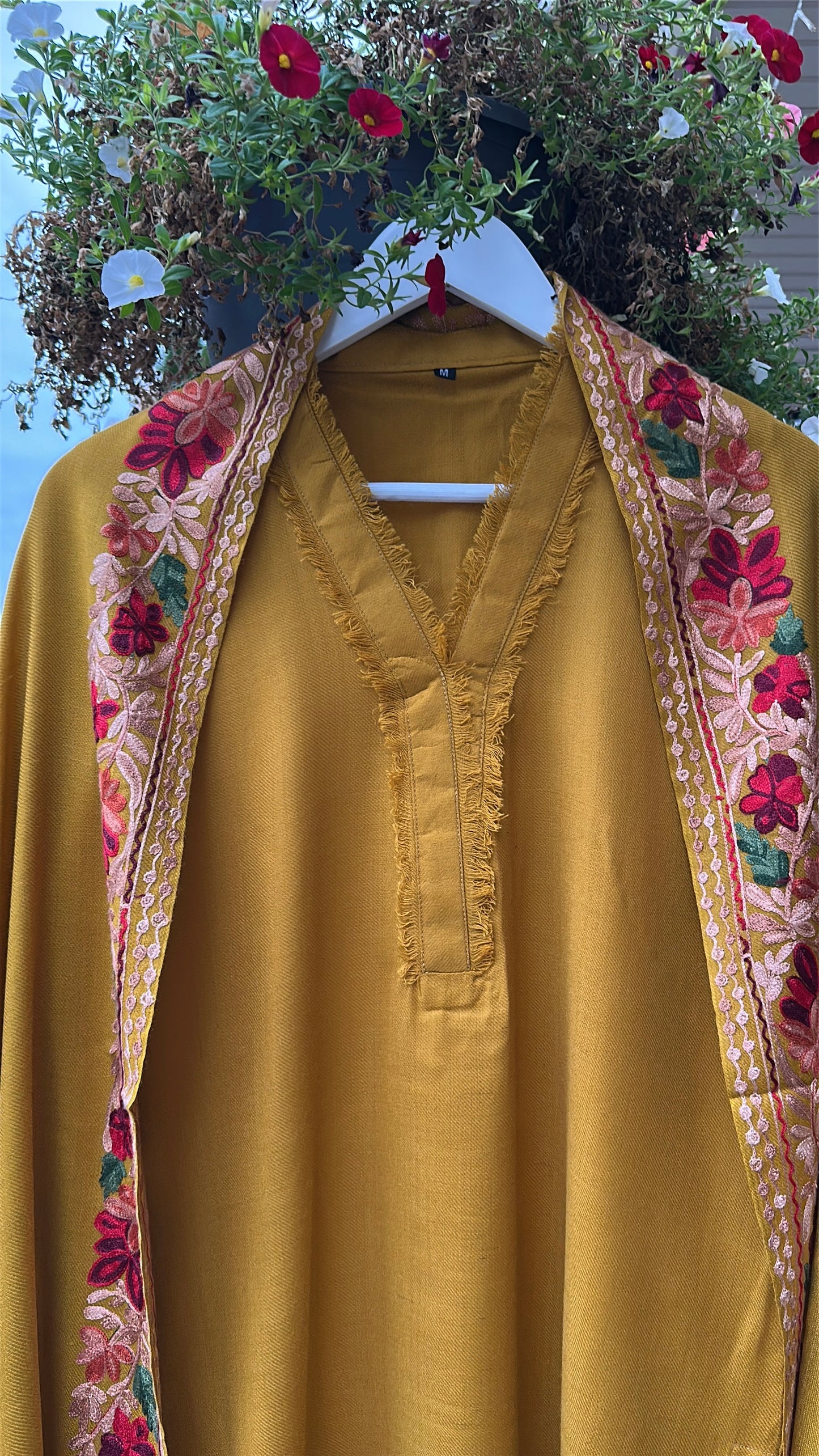 Mehran-e-Zard | Kashmiri Pashmina 3-Piece Embroidered Set