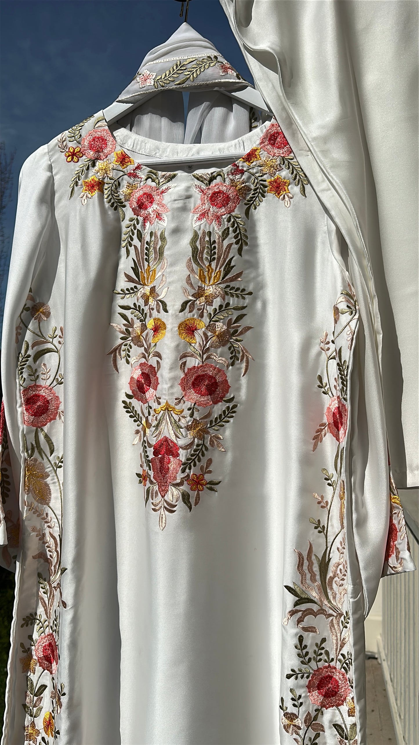 Ivory Bloom Élan – Soft Spring Elegance