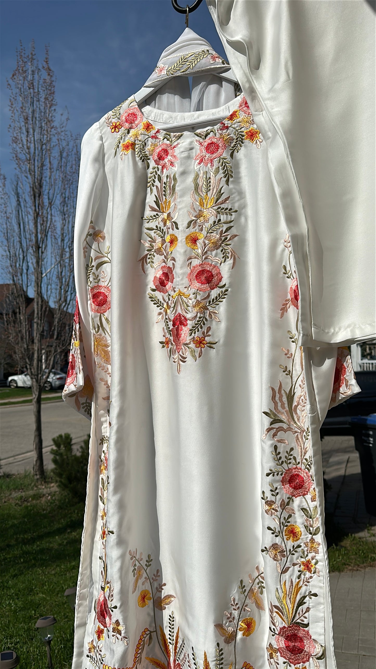 Ivory Bloom Élan – Soft Spring Elegance