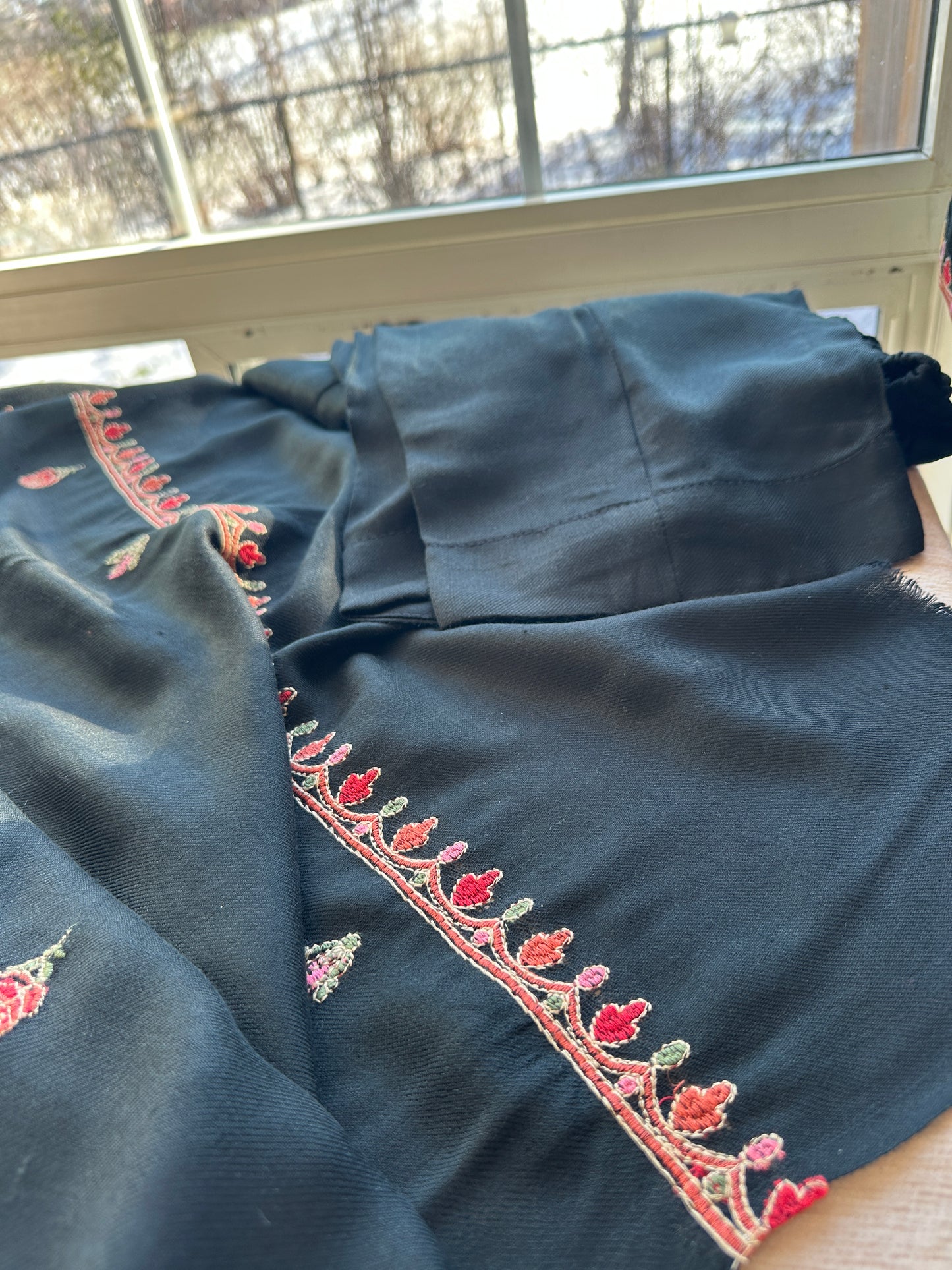 Gulab-e-Jaanaan – The Kashmiri Rose Jaal Pashmina Set