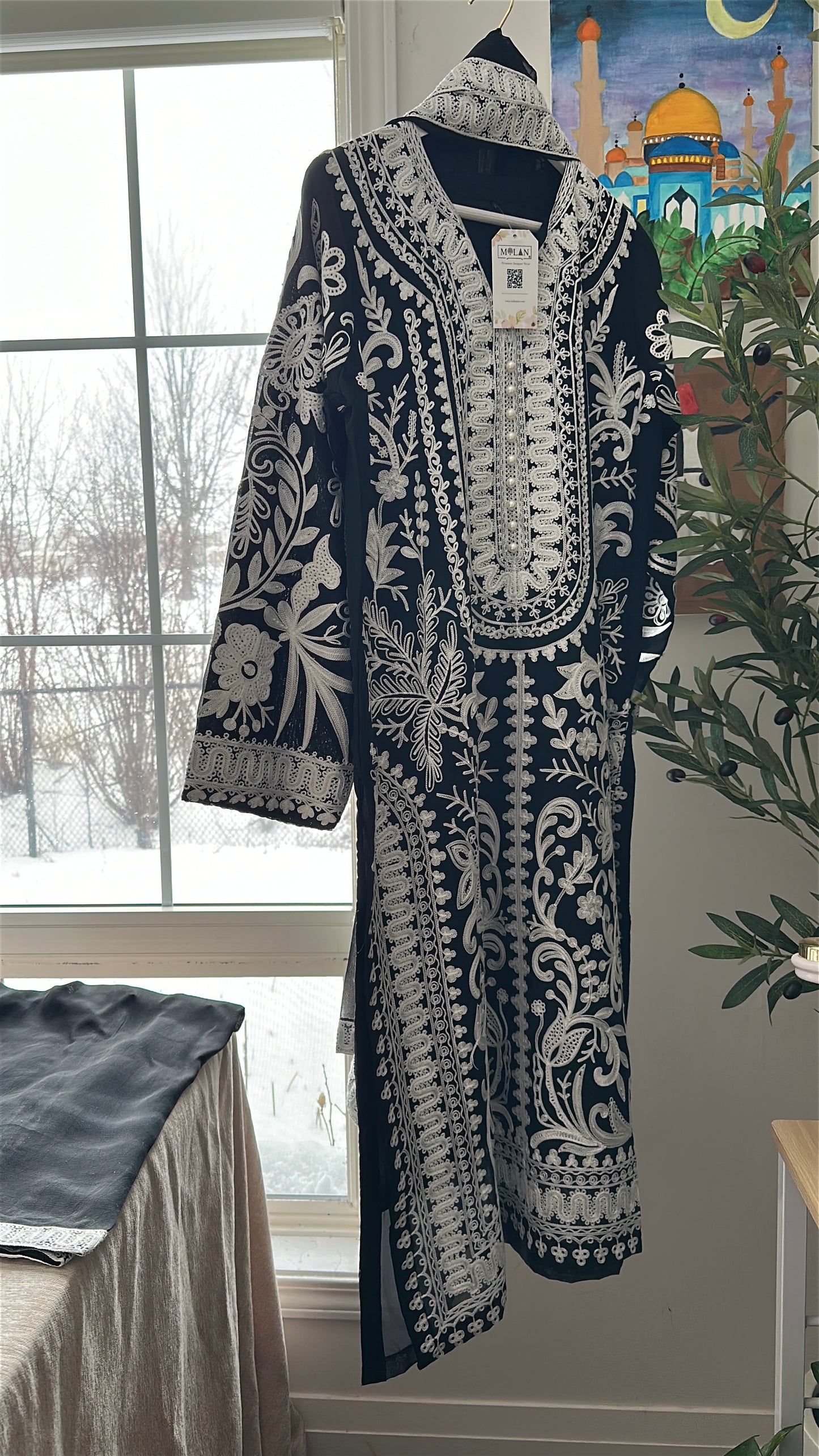 Noir Ivory Élan – Midnight Elegance Reimagined