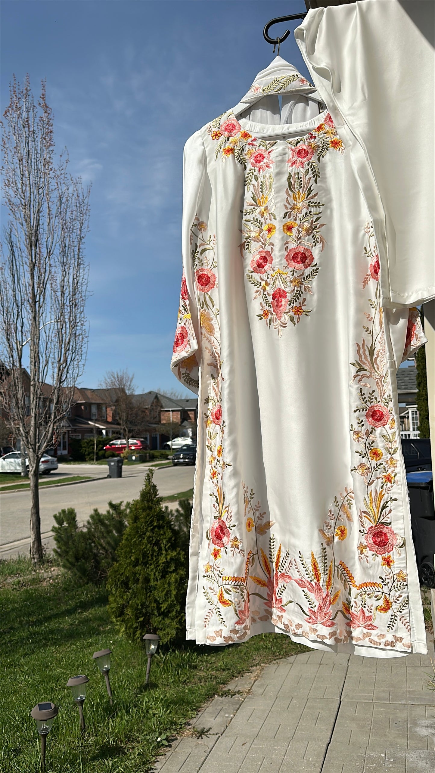 Ivory Bloom Élan – Soft Spring Elegance