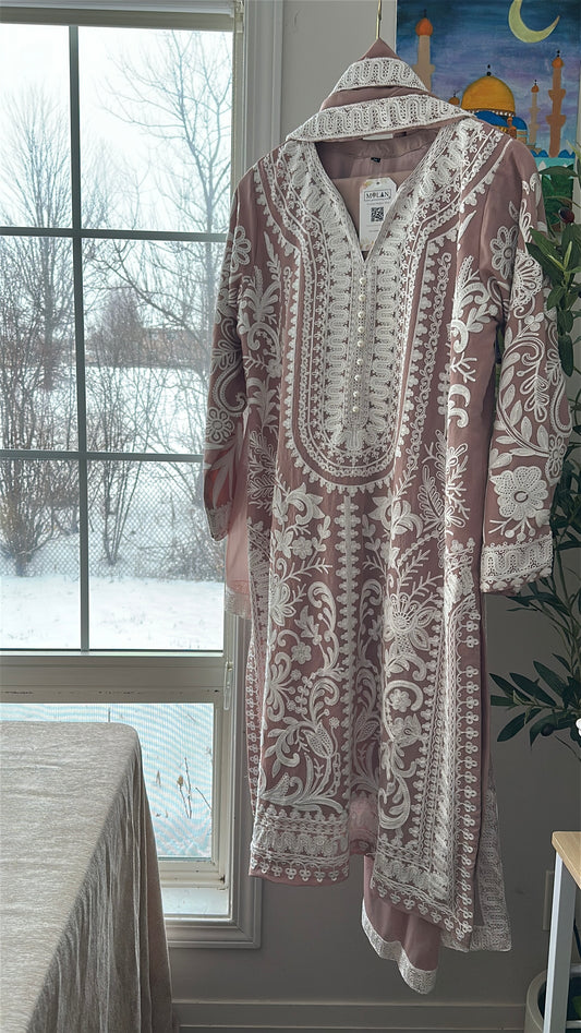 Café Blush Élan – Soft Romance in Every Thread