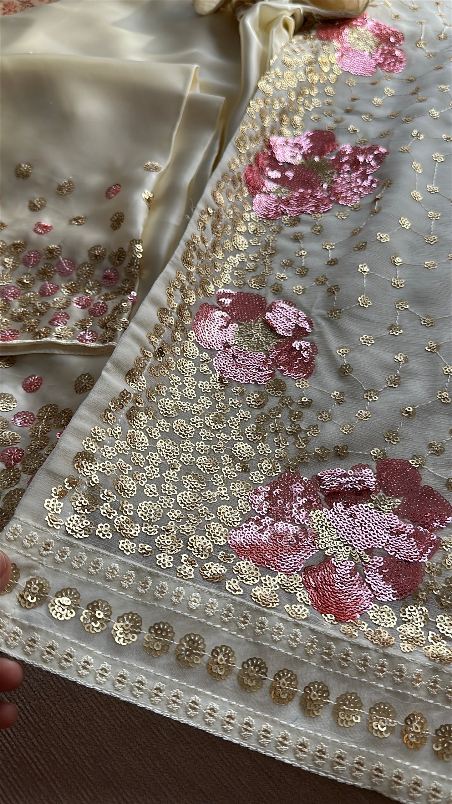 Noor-e-Gulabo – A Soft Bloom of Light & Grace