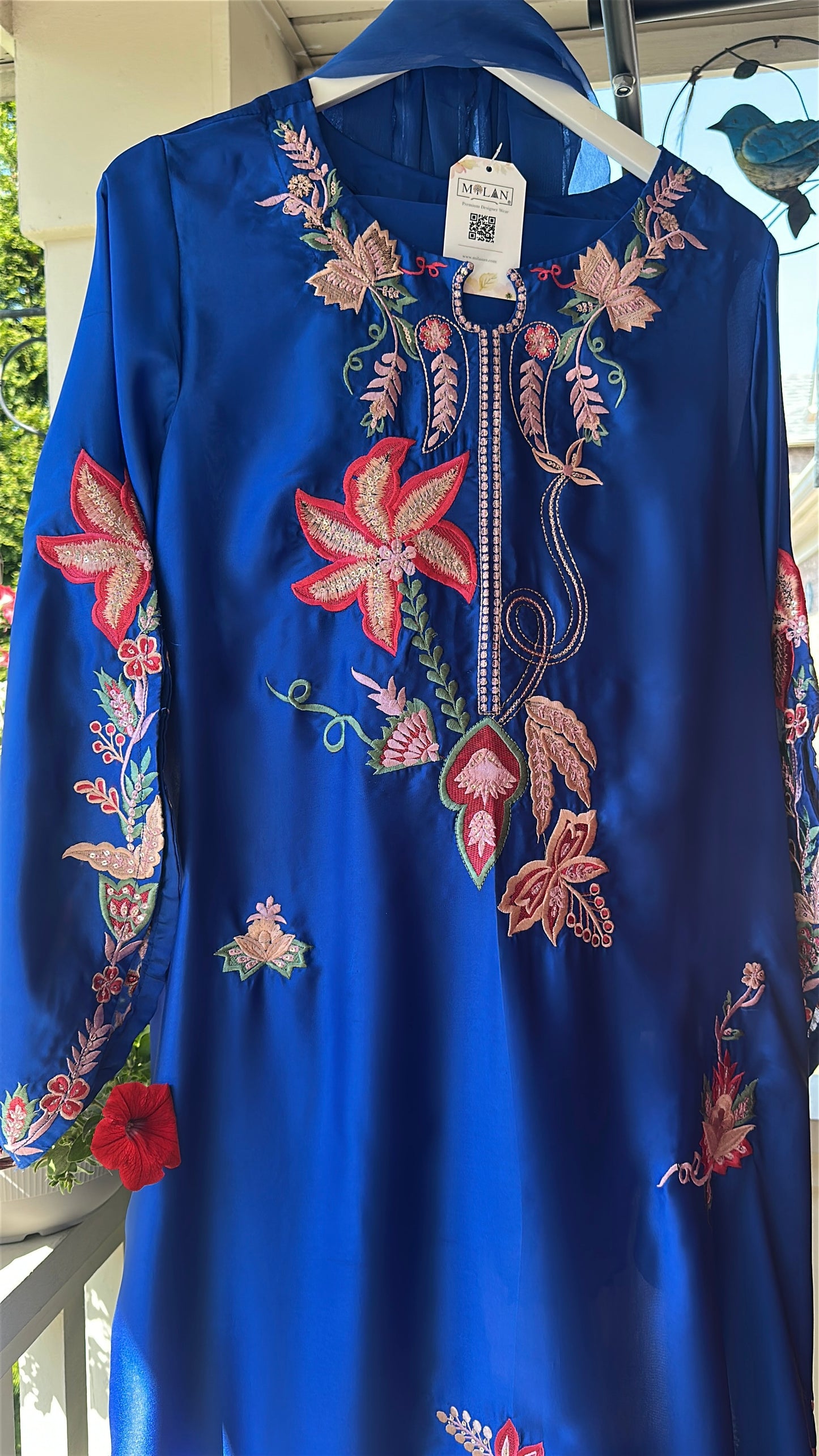 💙 Royal Dusk Élan – Bold Elegance with a Regal Glow