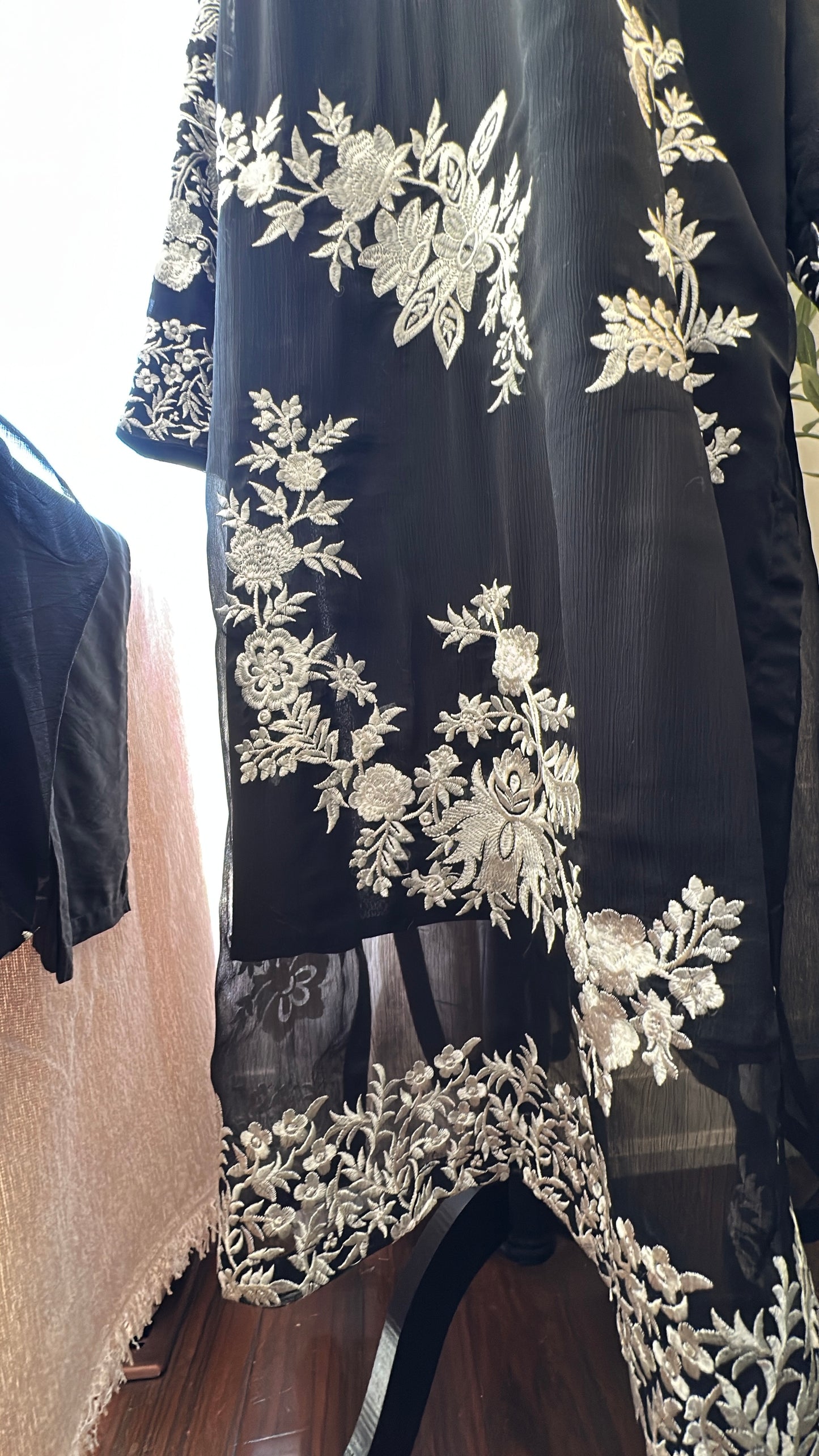 Noir Éclat – The Black & White Chiffon Ensemble