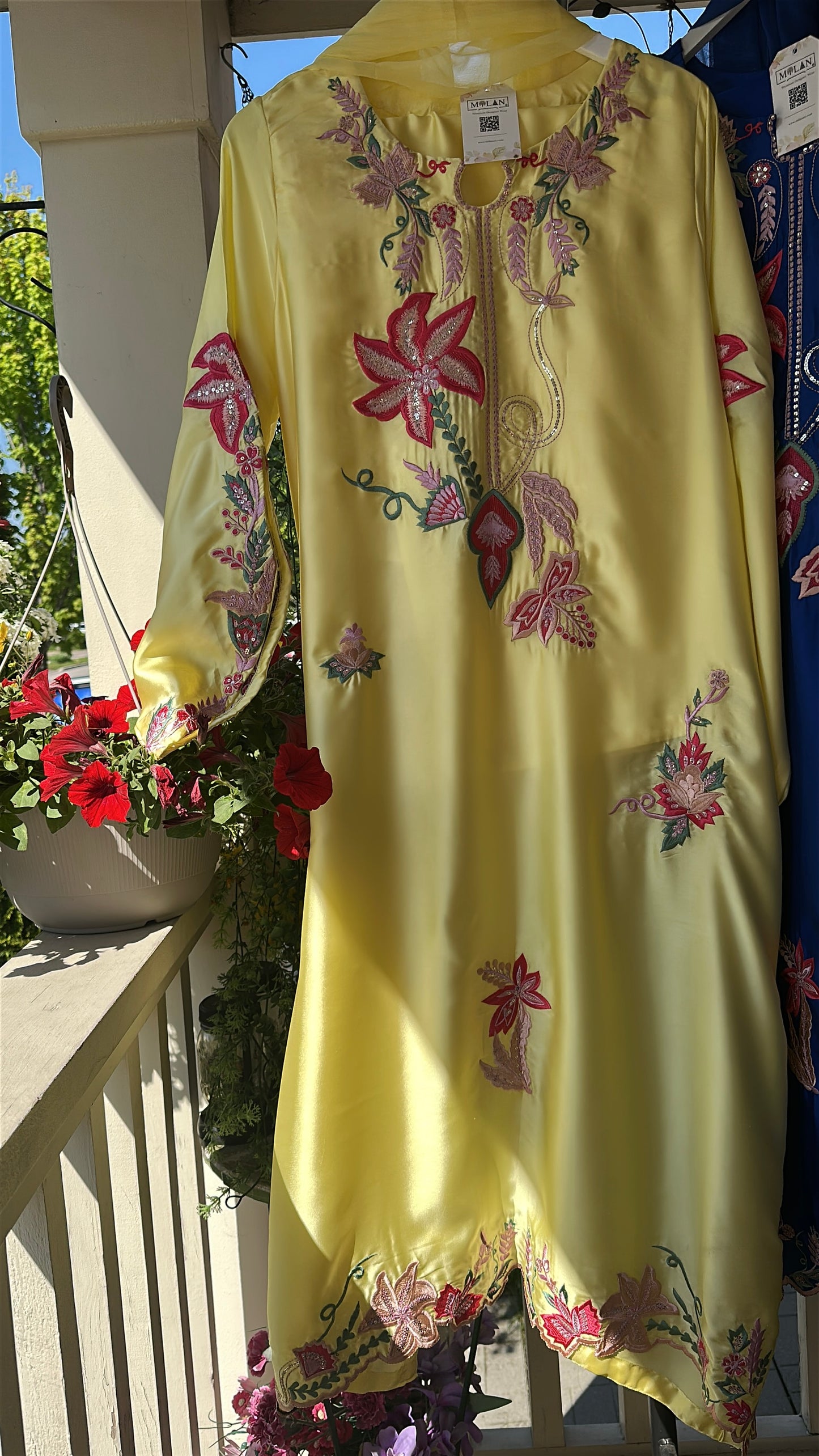 💛 Saffron Bloom Élan – Sunshine Wrapped in Elegance