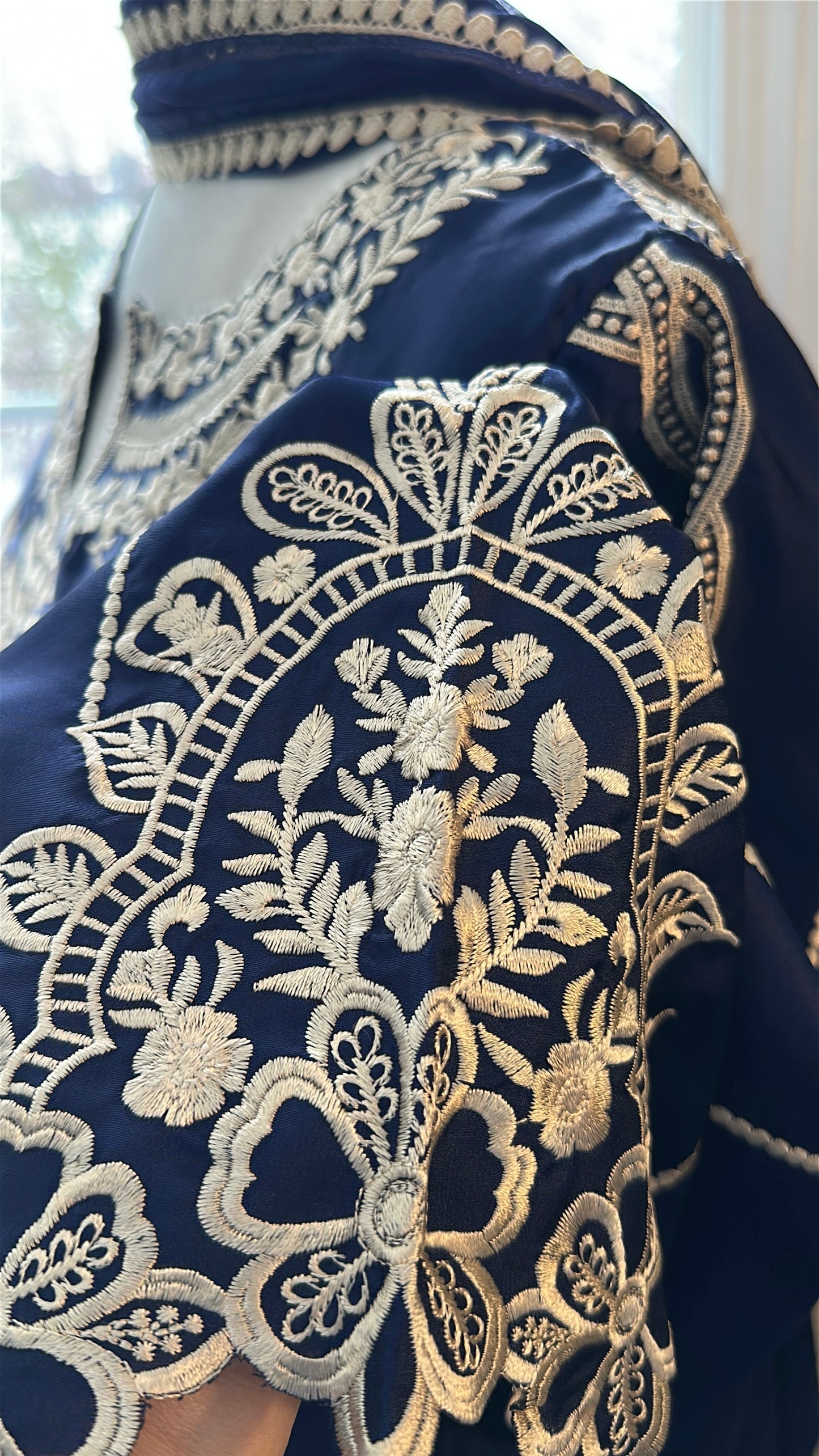 Neel-e-Royaale – The Royal Embroidered Ensemble