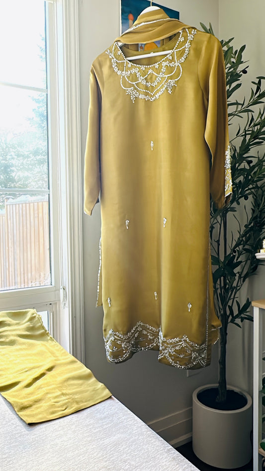 Amber Muse – A 3-piece ensemble