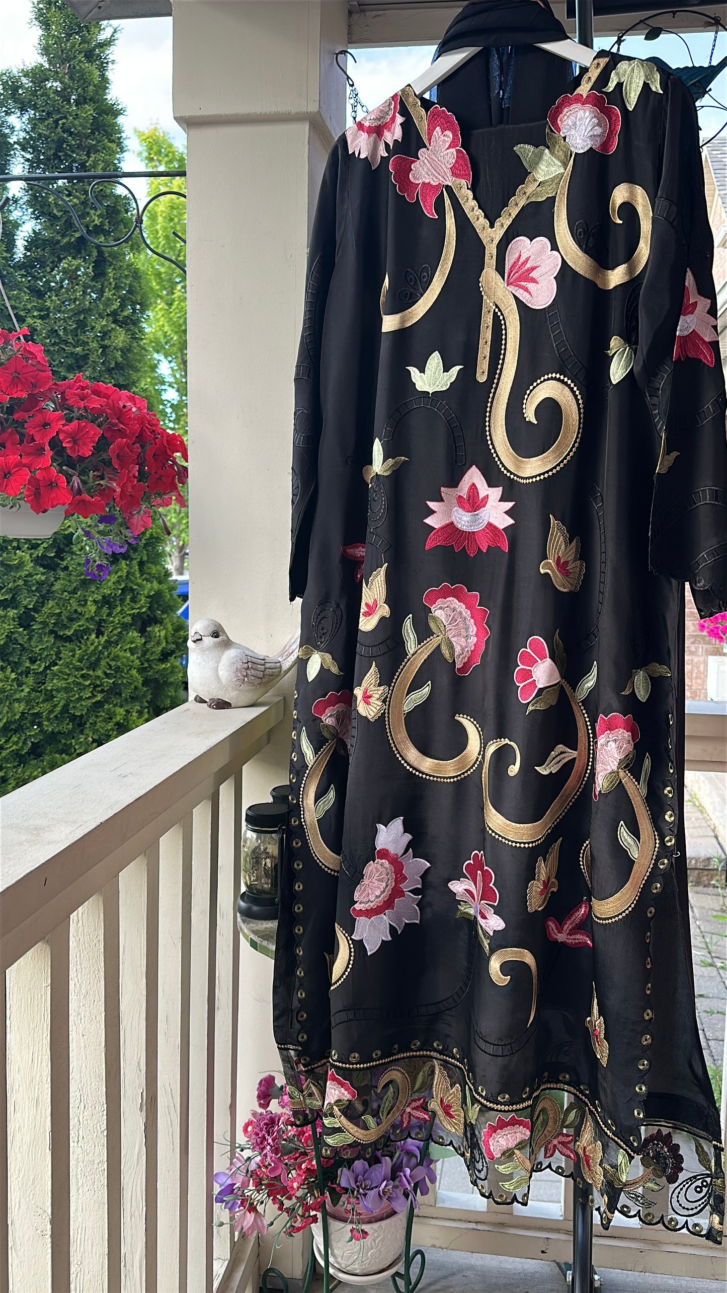 Noir Gulistan – Embroidered 3-Piece Kaftan Set