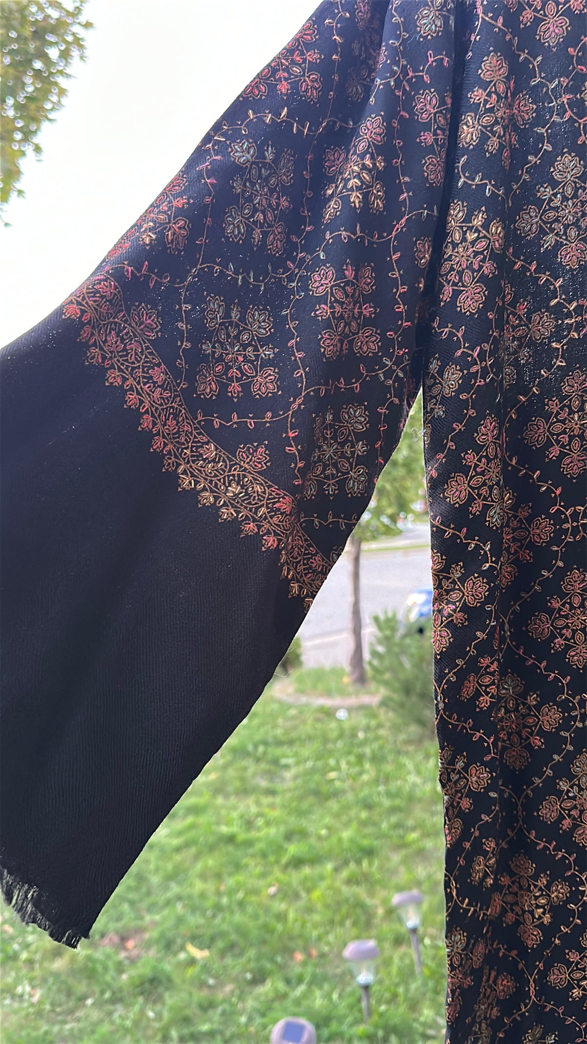 Gul-e-Meher Black Pashmina Kaftan – Embroidered