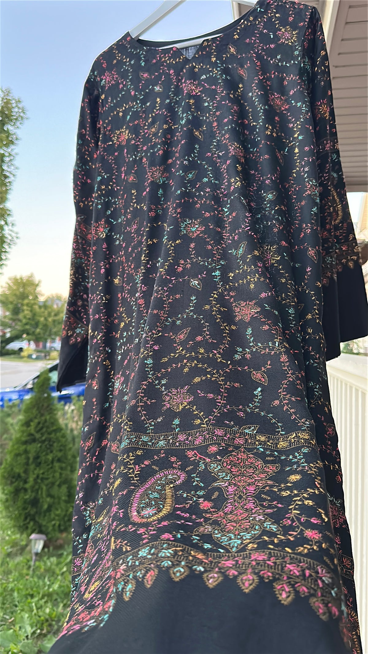 Rang-e-Shab Black Pashmina Kaftan – Embroidered