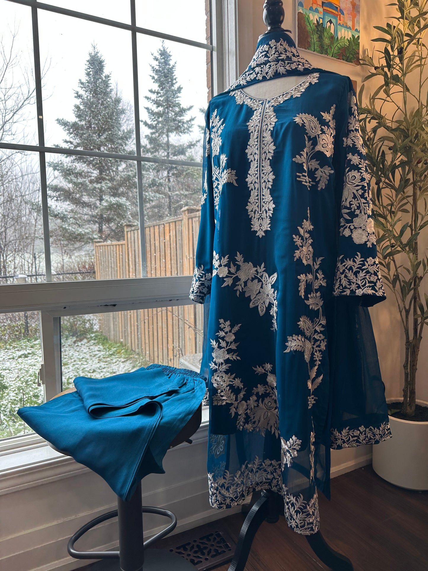 Sahar-e-Neela – Midnight Elegance in Motion